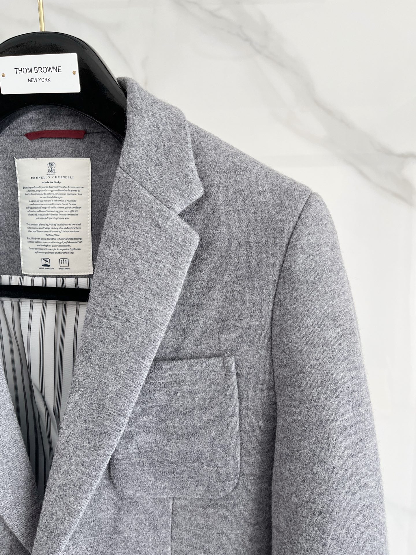 （推荐）BC 2025秋冬新款混纺面料男士修身西服外套2️⃣个颜色：浅米色款显得更加清新、柔和，适合日常