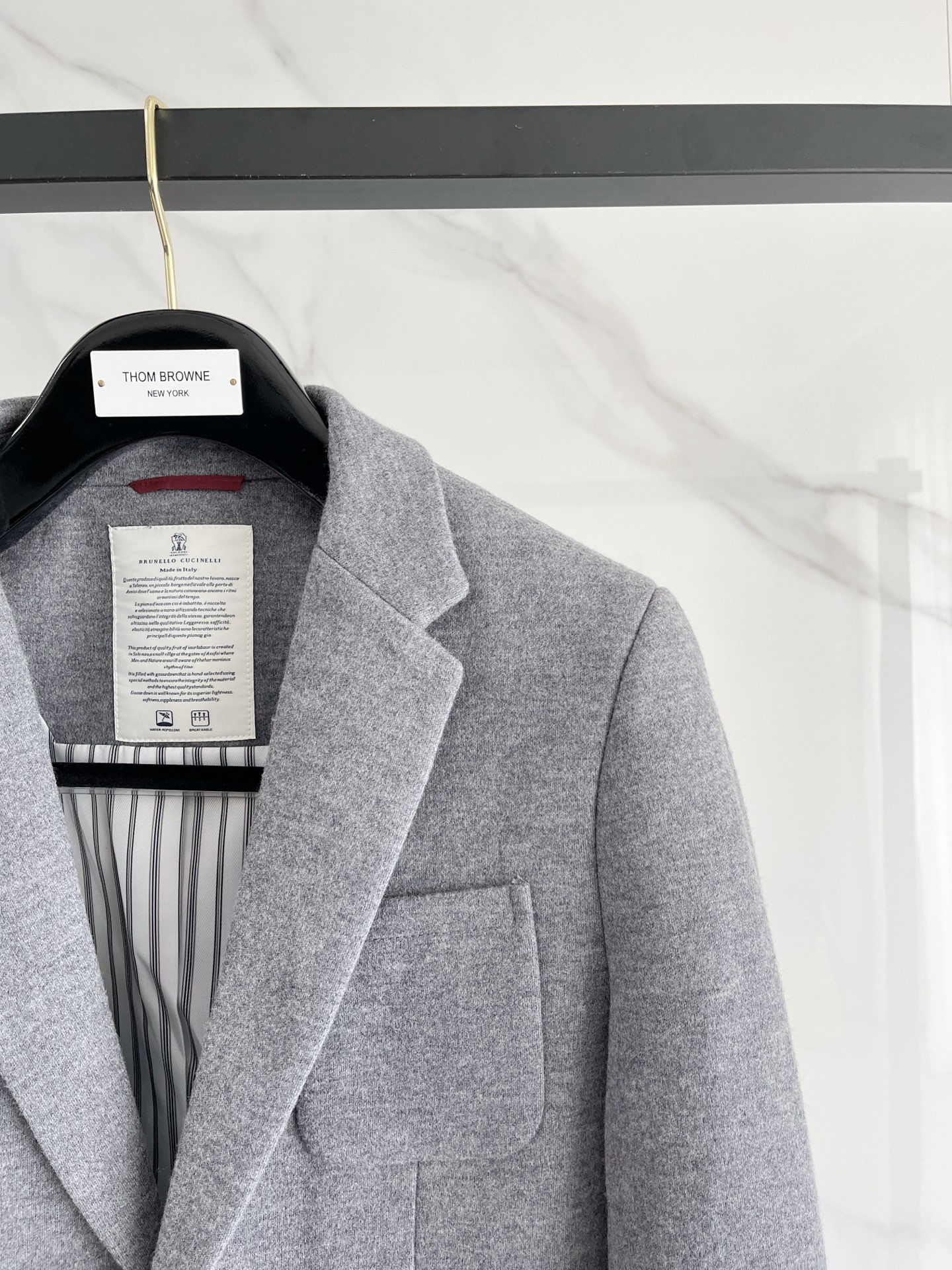 （推荐）BC 2025秋冬新款混纺面料男士修身西服外套2️⃣个颜色：浅米色款显得更加清新、柔和，适合日常