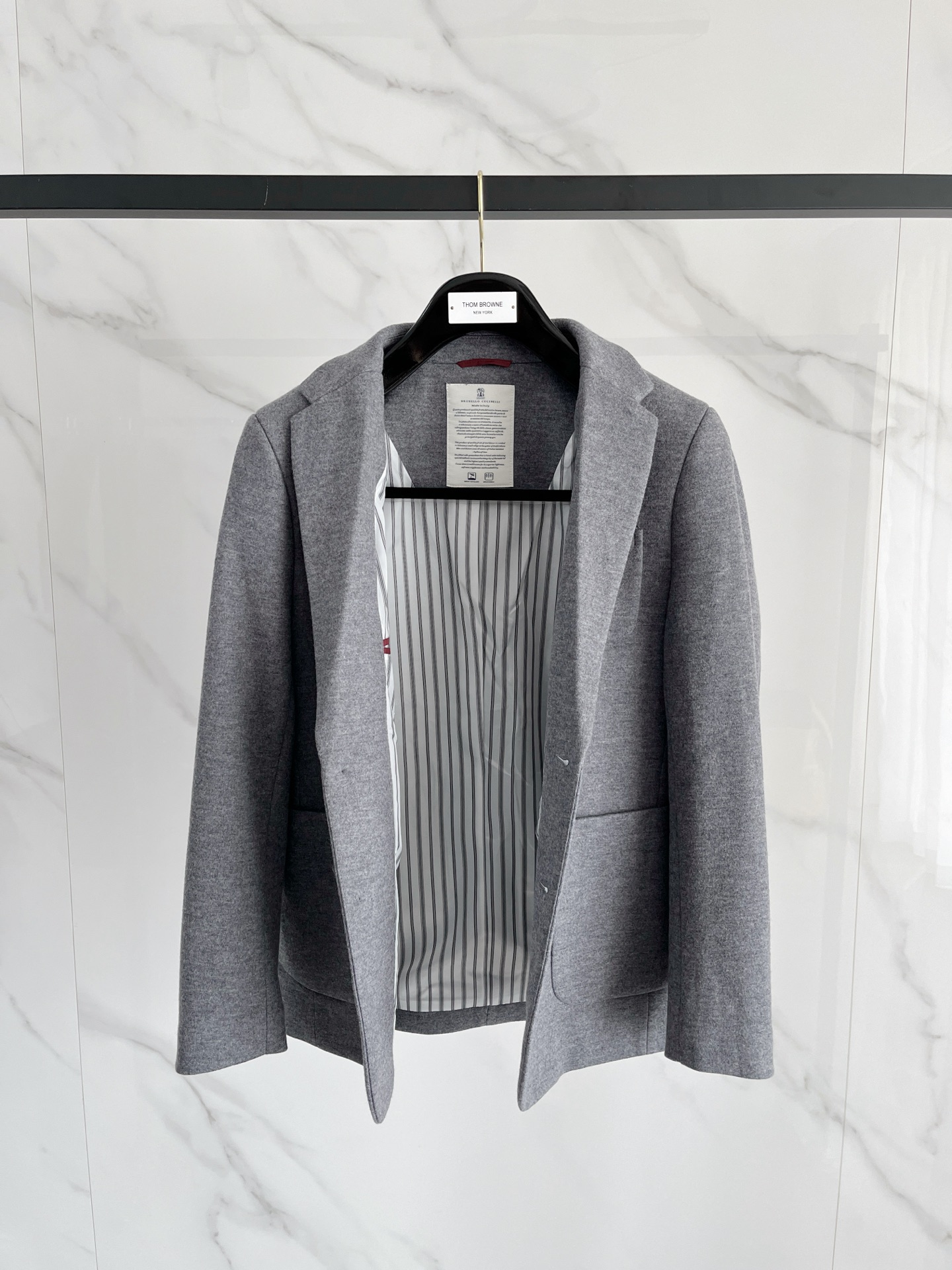 （推荐）BC 2025秋冬新款混纺面料男士修身西服外套2️⃣个颜色：浅米色款显得更加清新、柔和，适合日常