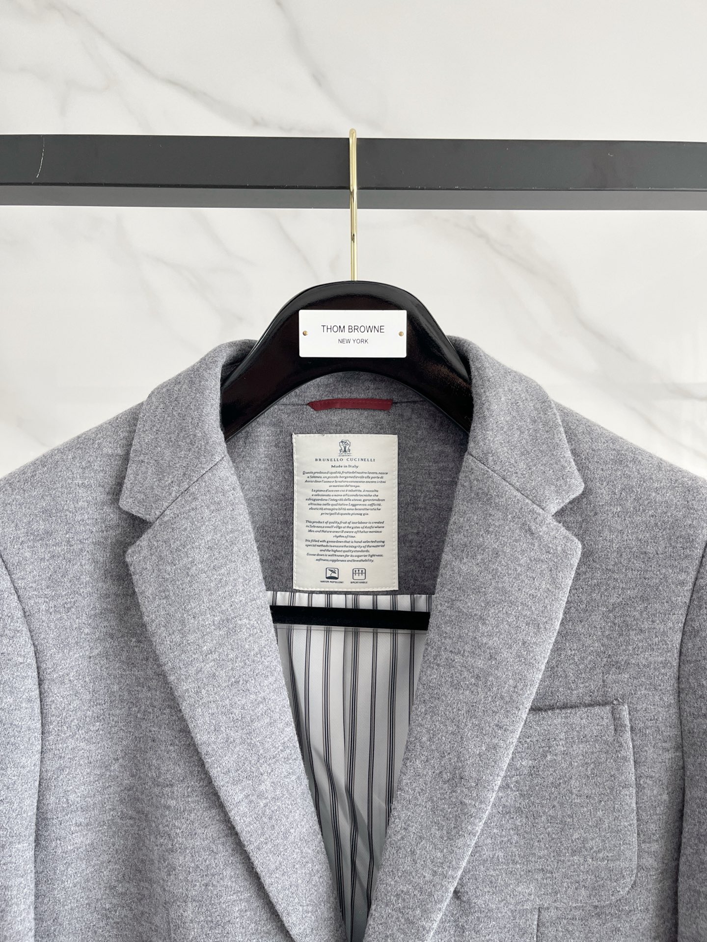 （推荐）BC 2025秋冬新款混纺面料男士修身西服外套2️⃣个颜色：浅米色款显得更加清新、柔和，适合日常