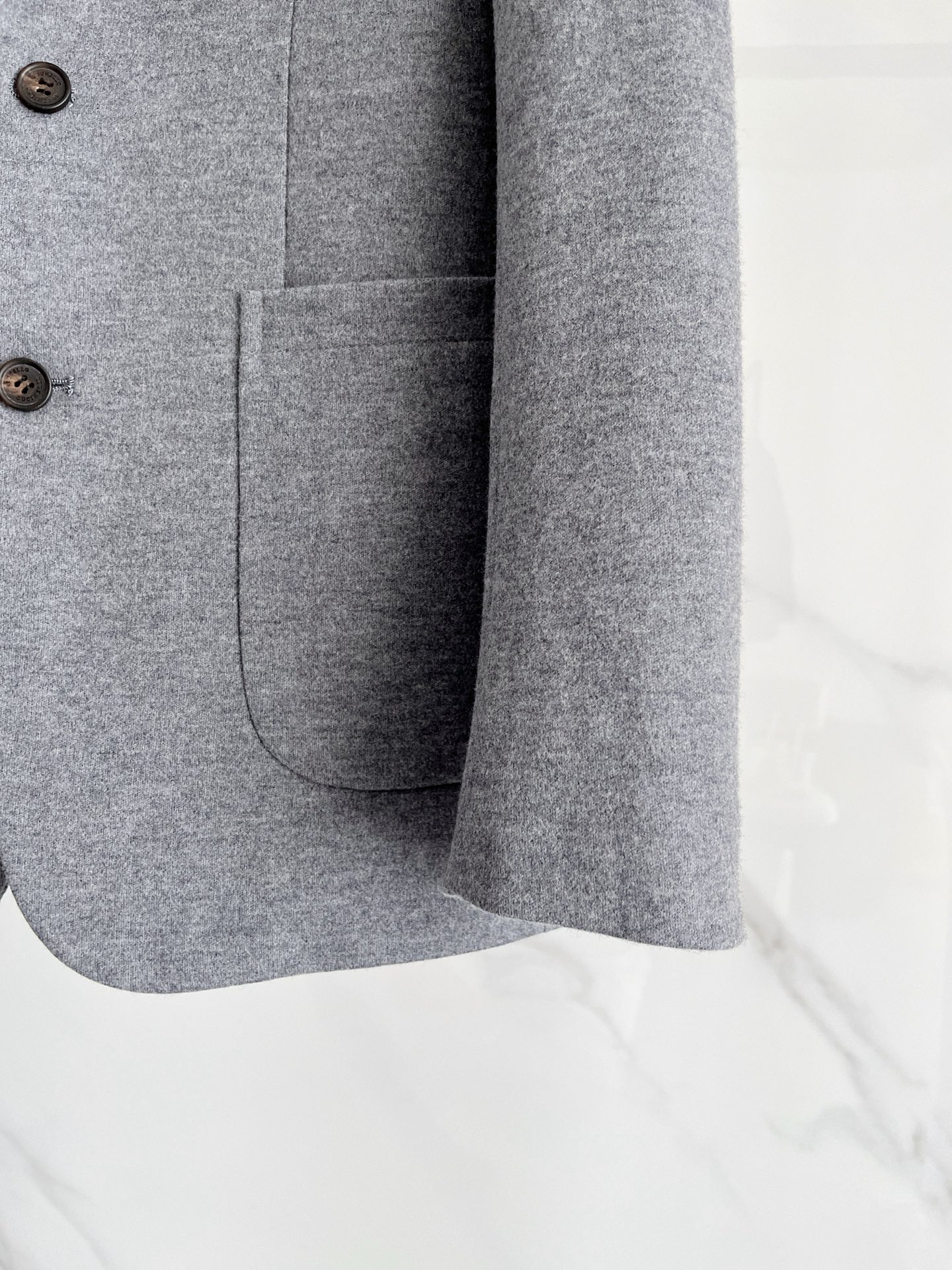 （推荐）BC 2025秋冬新款混纺面料男士修身西服外套2️⃣个颜色：浅米色款显得更加清新、柔和，适合日常