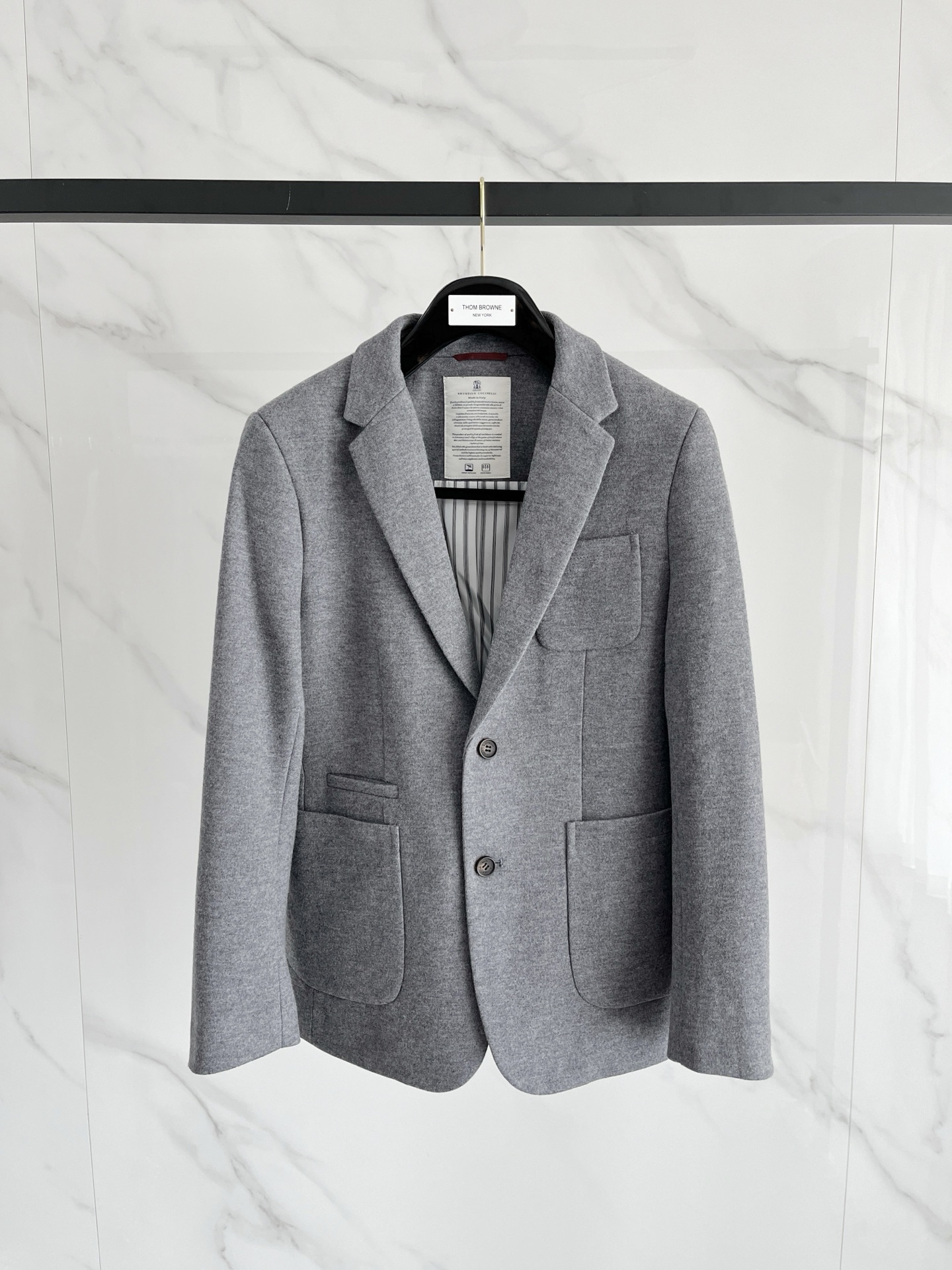 （推荐）BC 2025秋冬新款混纺面料男士修身西服外套2️⃣个颜色：浅米色款显得更加清新、柔和，适合日常