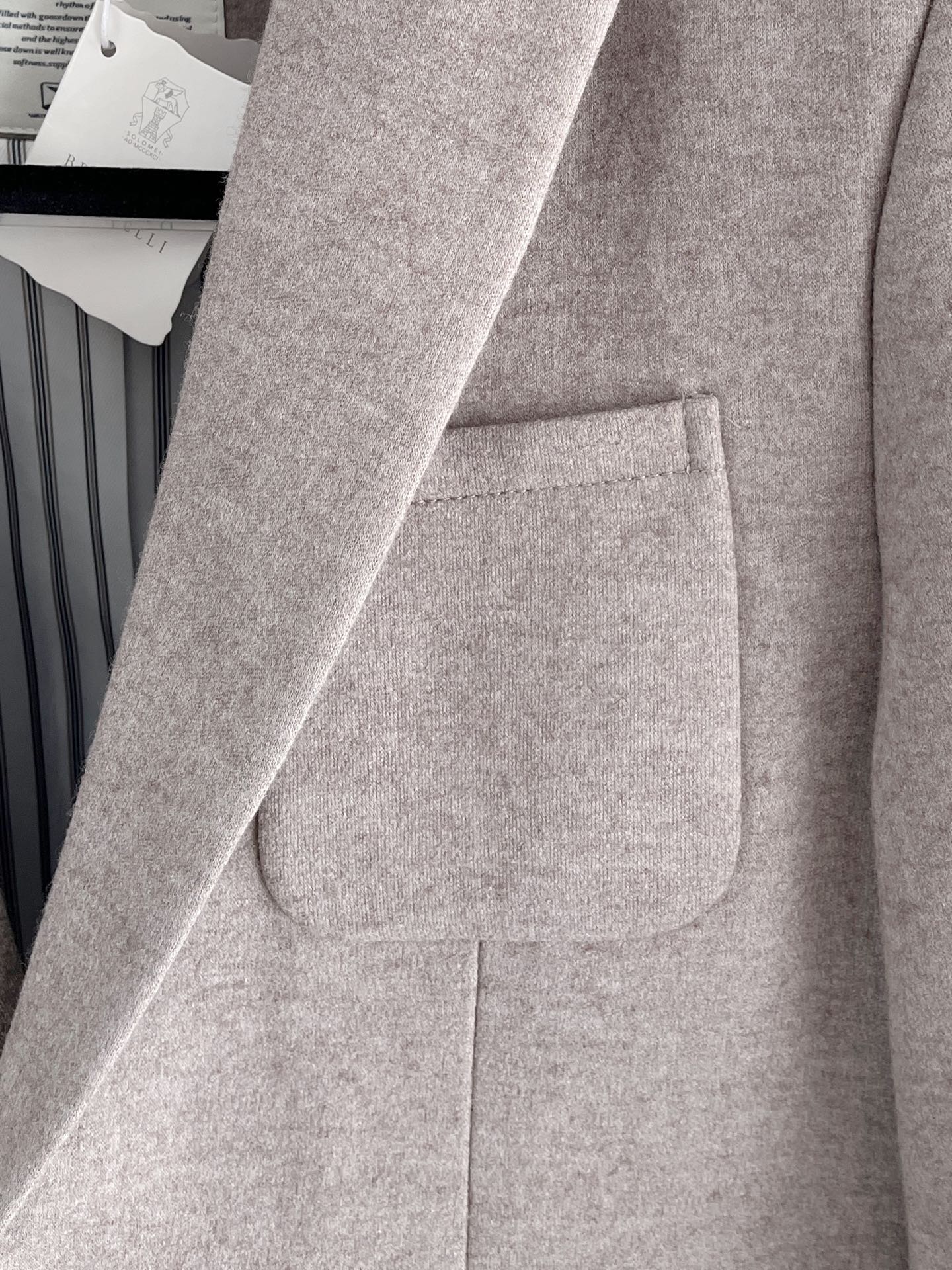 （推荐）BC 2025秋冬新款混纺面料男士修身西服外套2️⃣个颜色：浅米色款显得更加清新、柔和，适合日常