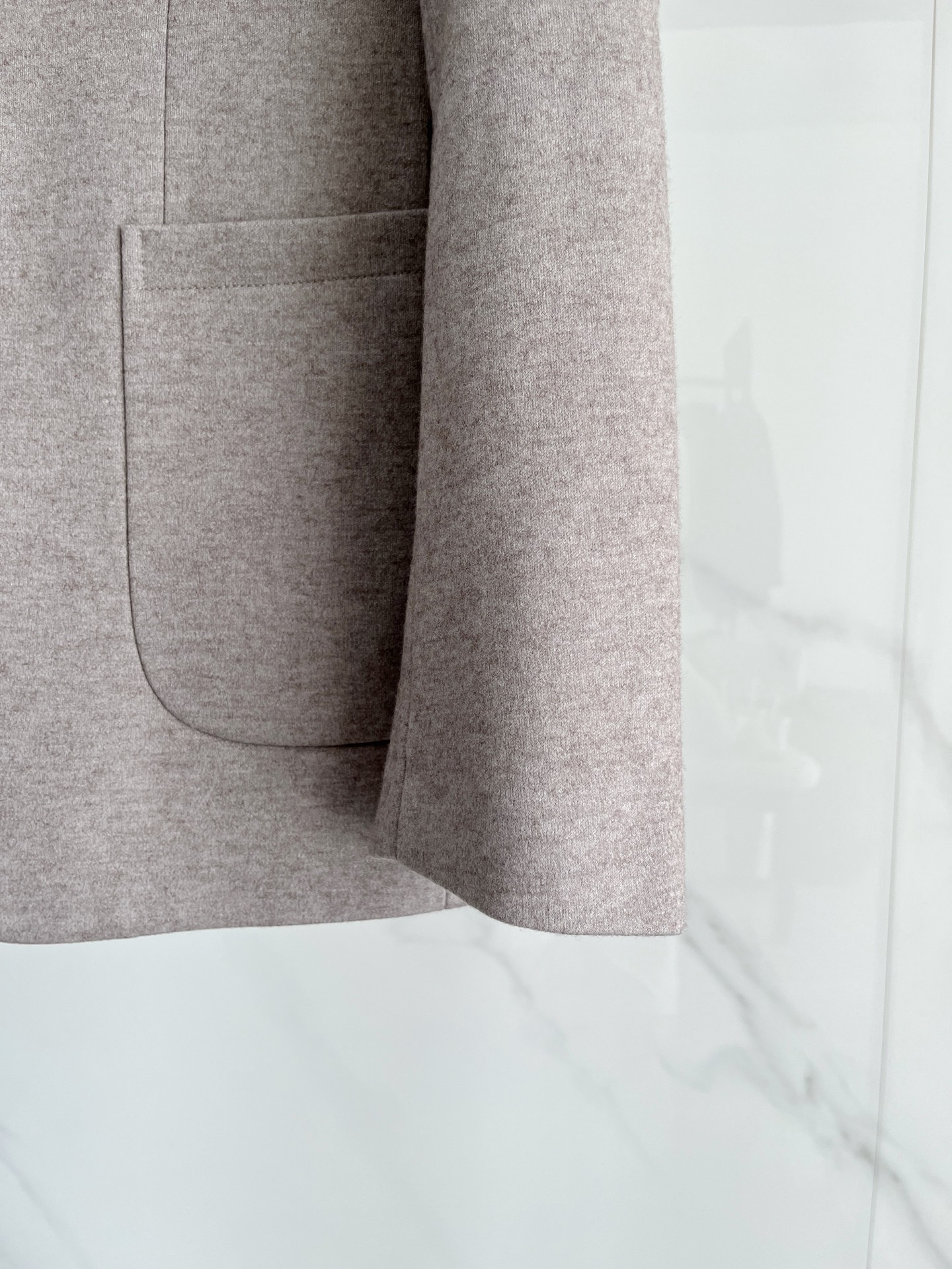 （推荐）BC 2025秋冬新款混纺面料男士修身西服外套2️⃣个颜色：浅米色款显得更加清新、柔和，适合日常