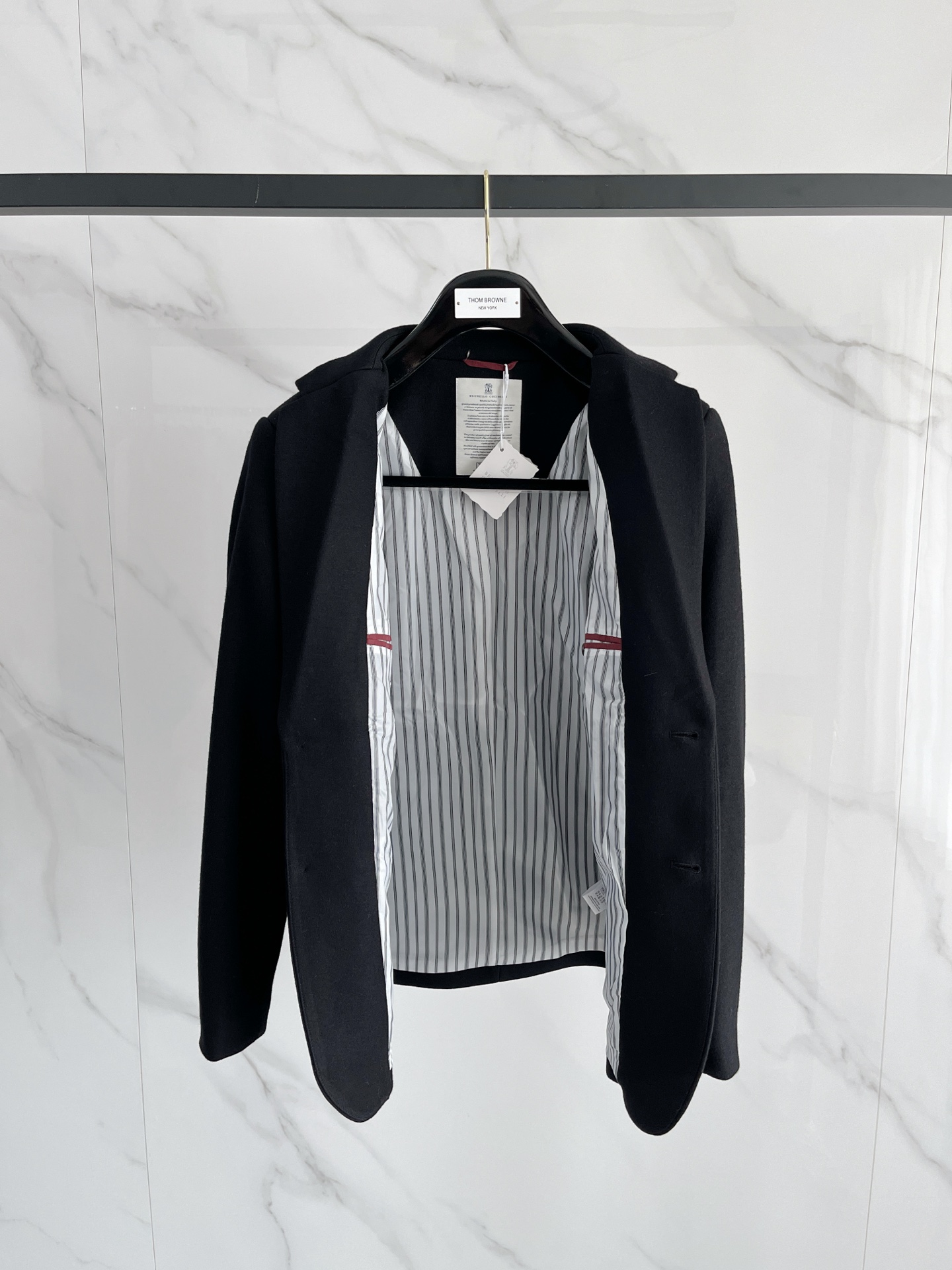 （推荐）BC 2025秋冬新款混纺面料男士修身西服外套2️⃣个颜色：浅米色款显得更加清新、柔和，适合日常