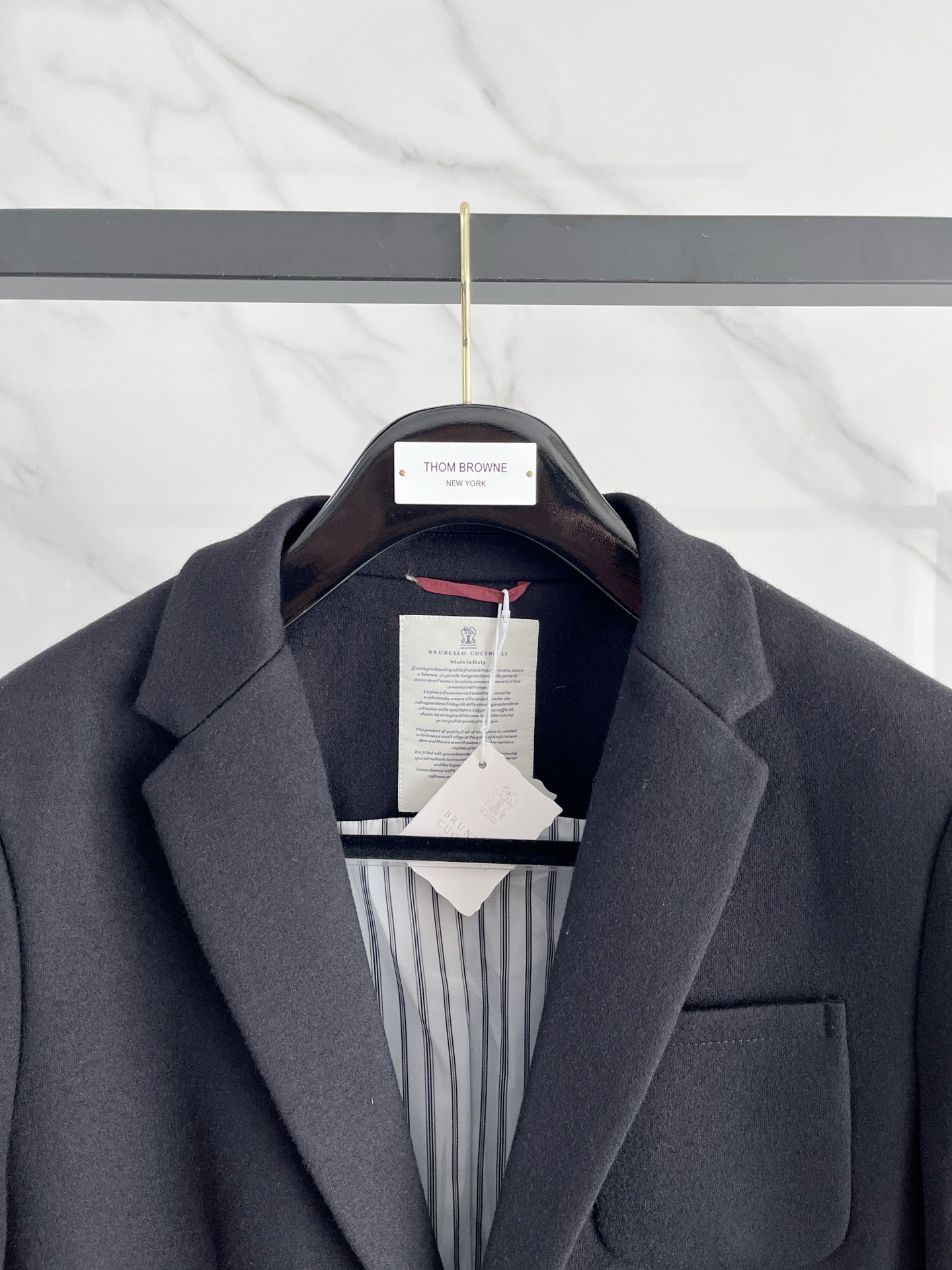 （推荐）BC 2025秋冬新款混纺面料男士修身西服外套2️⃣个颜色：浅米色款显得更加清新、柔和，适合日常