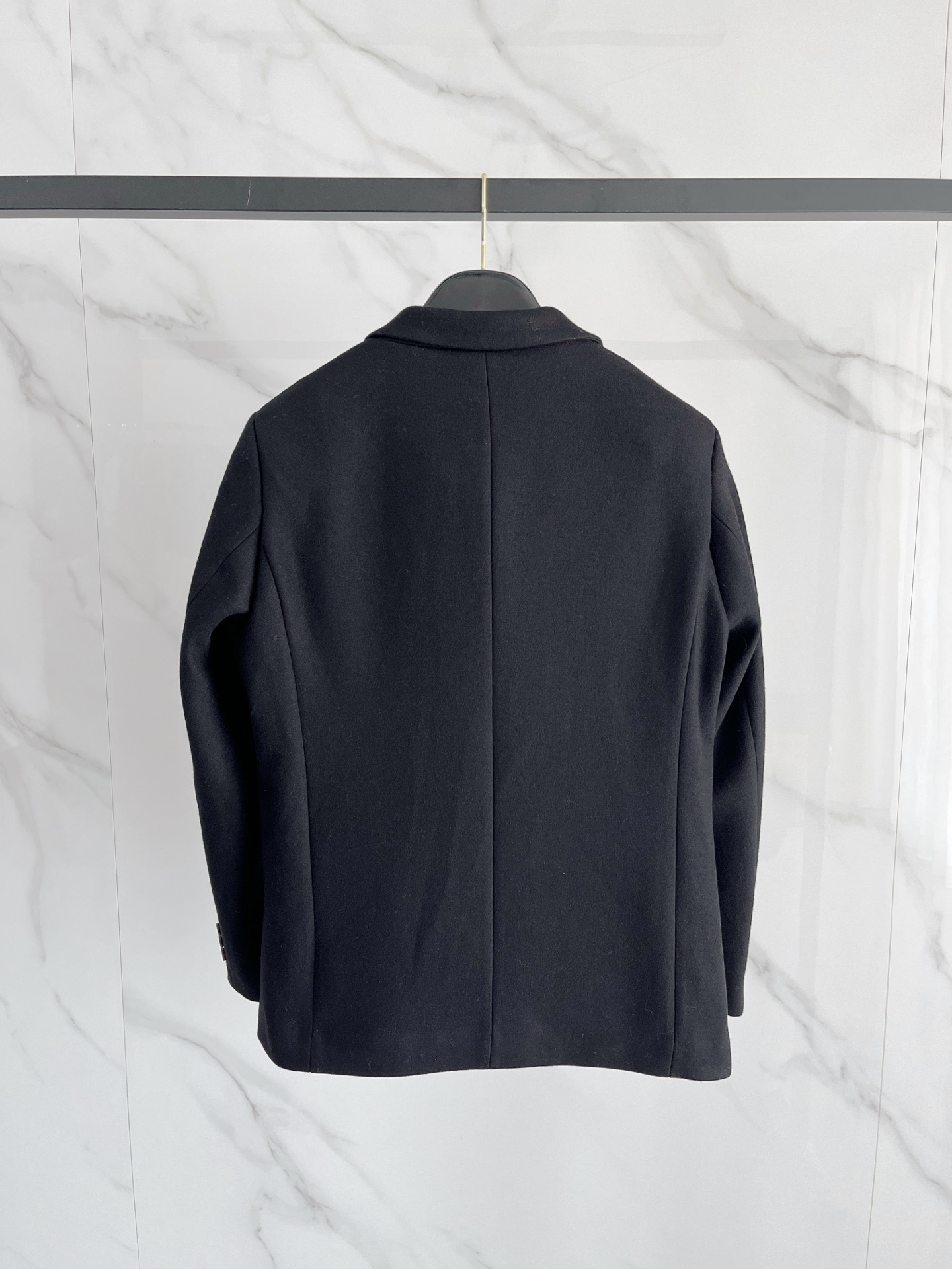 （推荐）BC 2025秋冬新款混纺面料男士修身西服外套2️⃣个颜色：浅米色款显得更加清新、柔和，适合日常