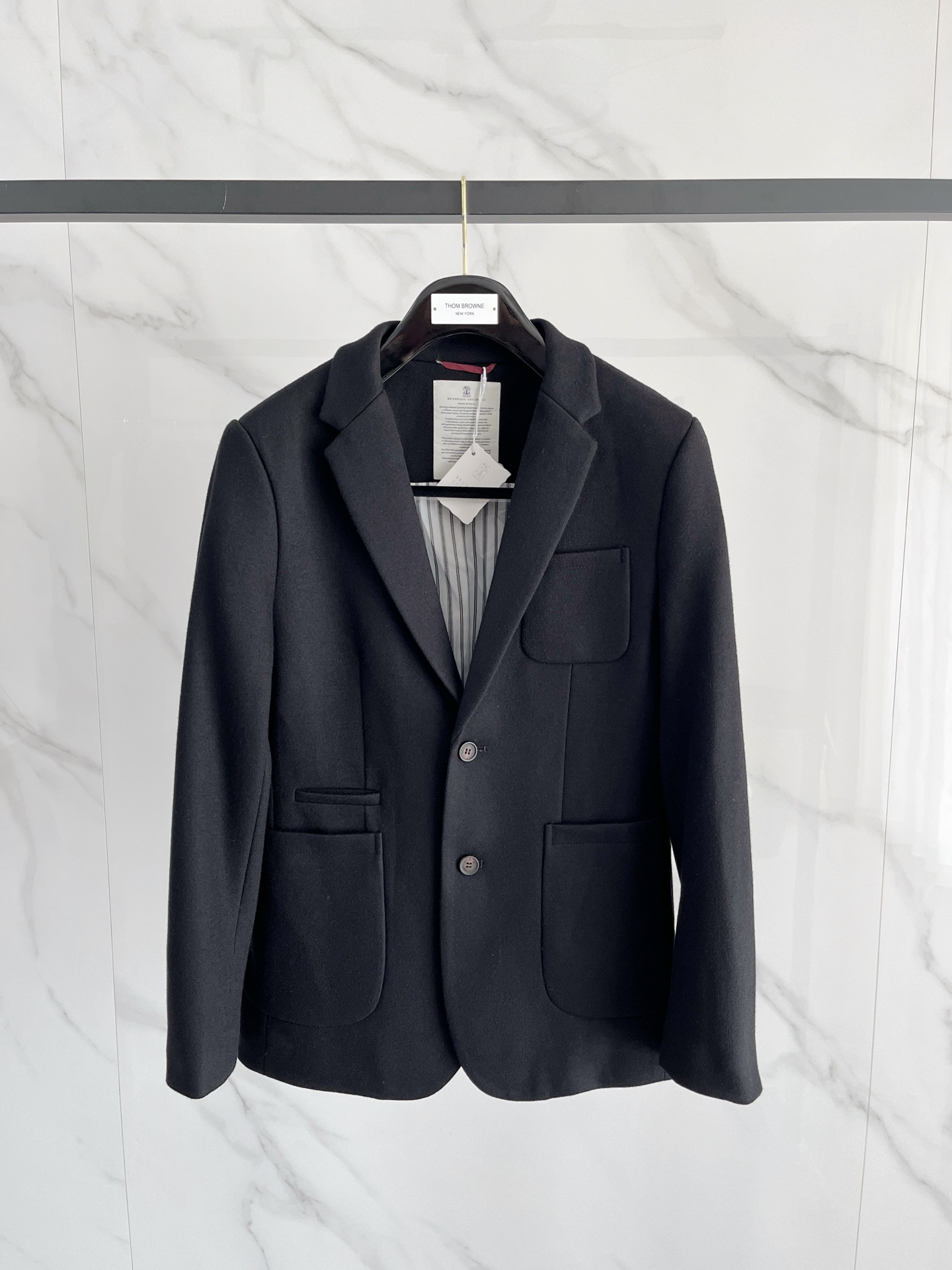 （推荐）BC 2025秋冬新款混纺面料男士修身西服外套2️⃣个颜色：浅米色款显得更加清新、柔和，适合日常