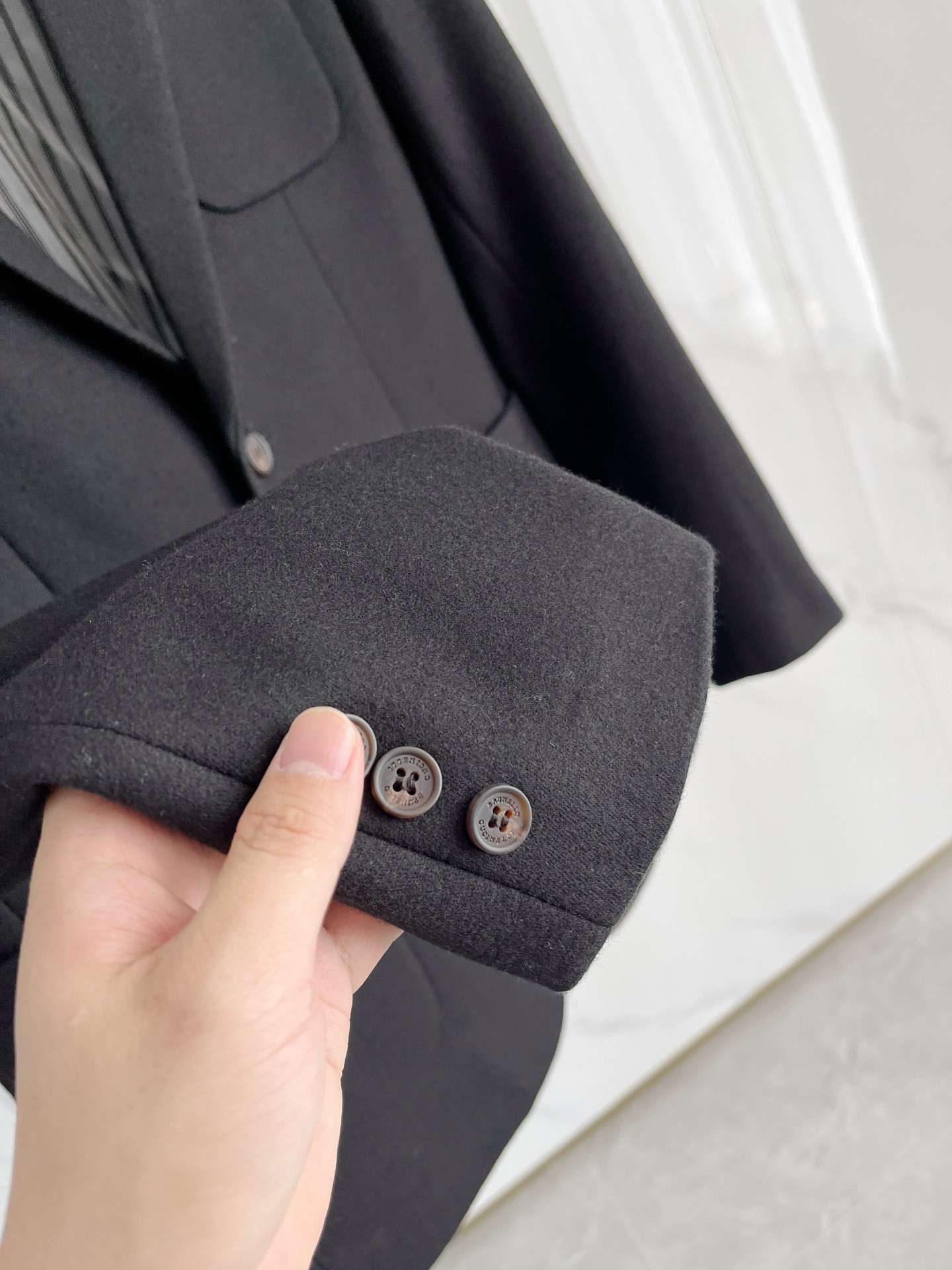 （推荐）BC 2025秋冬新款混纺面料男士修身西服外套2️⃣个颜色：浅米色款显得更加清新、柔和，适合日常