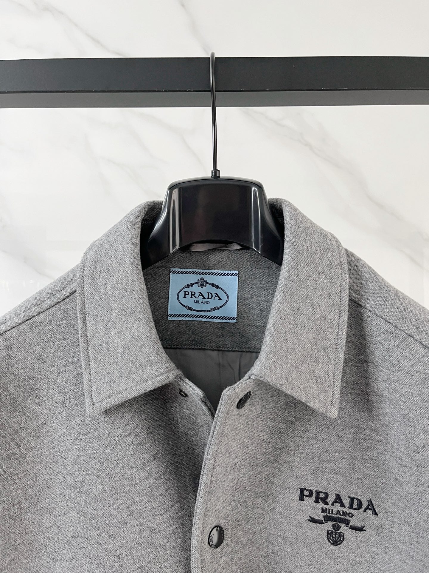 普拉达一套发售 独家首发❤️高端原单品质老钱风穿搭 重磅羊毛羊绒套装！飞行夹克拉链翻领羊绒外套搭配 直筒