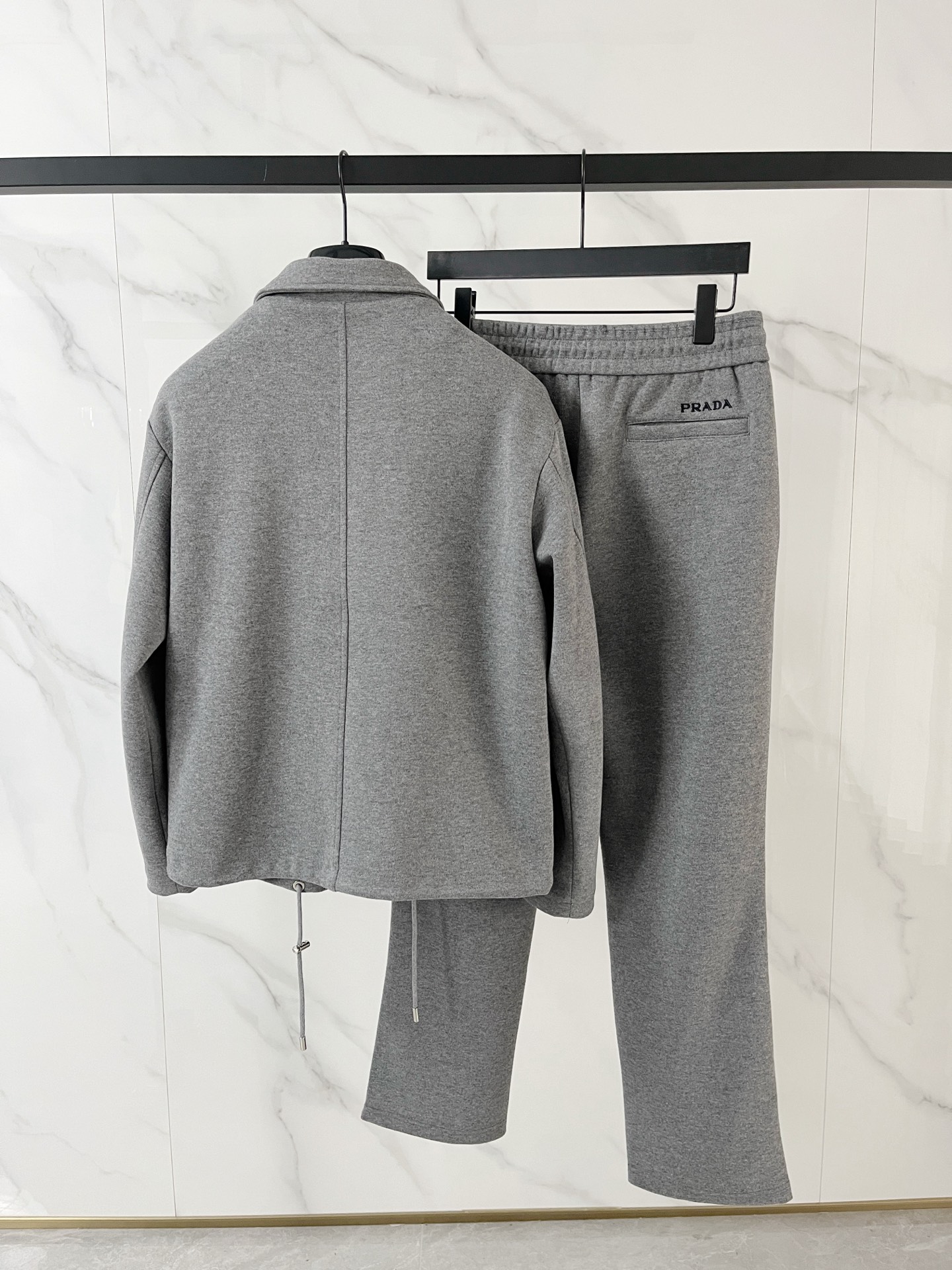 普拉达一套发售 独家首发❤️高端原单品质老钱风穿搭 重磅羊毛羊绒套装！飞行夹克拉链翻领羊绒外套搭配 直筒