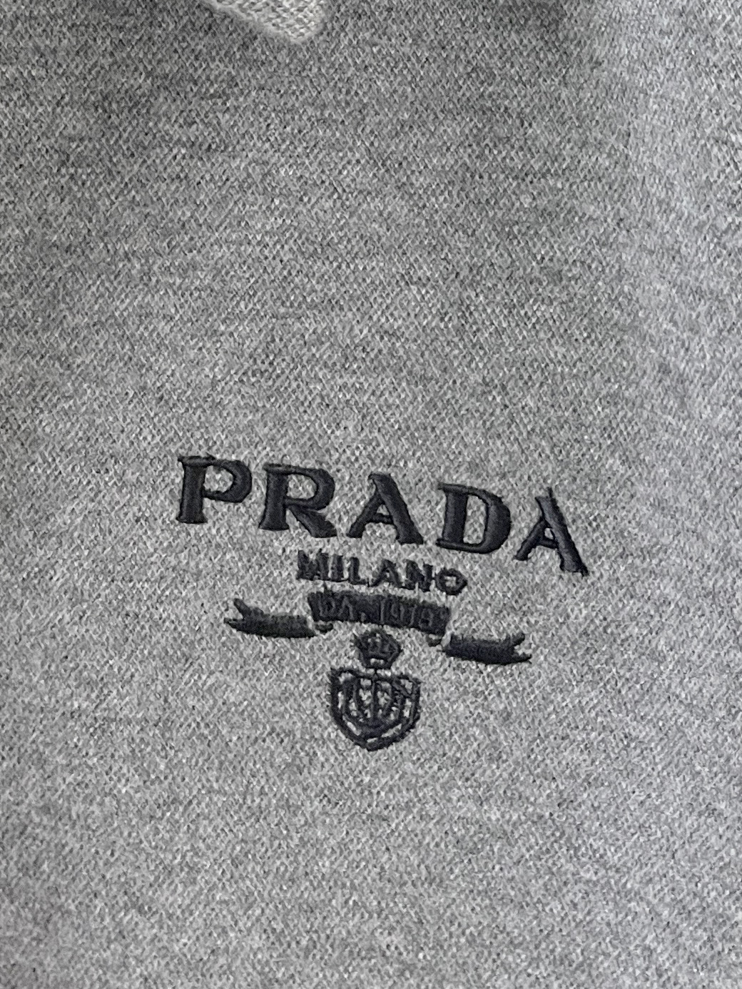 普拉达一套发售 独家首发❤️高端原单品质老钱风穿搭 重磅羊毛羊绒套装！飞行夹克拉链翻领羊绒外套搭配 直筒