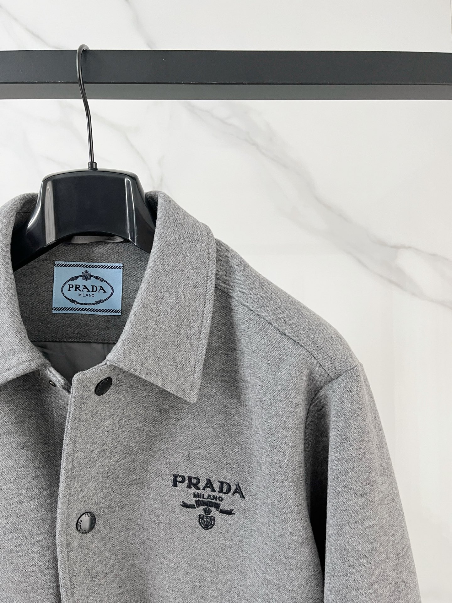 普拉达一套发售 独家首发❤️高端原单品质老钱风穿搭 重磅羊毛羊绒套装！飞行夹克拉链翻领羊绒外套搭配 直筒