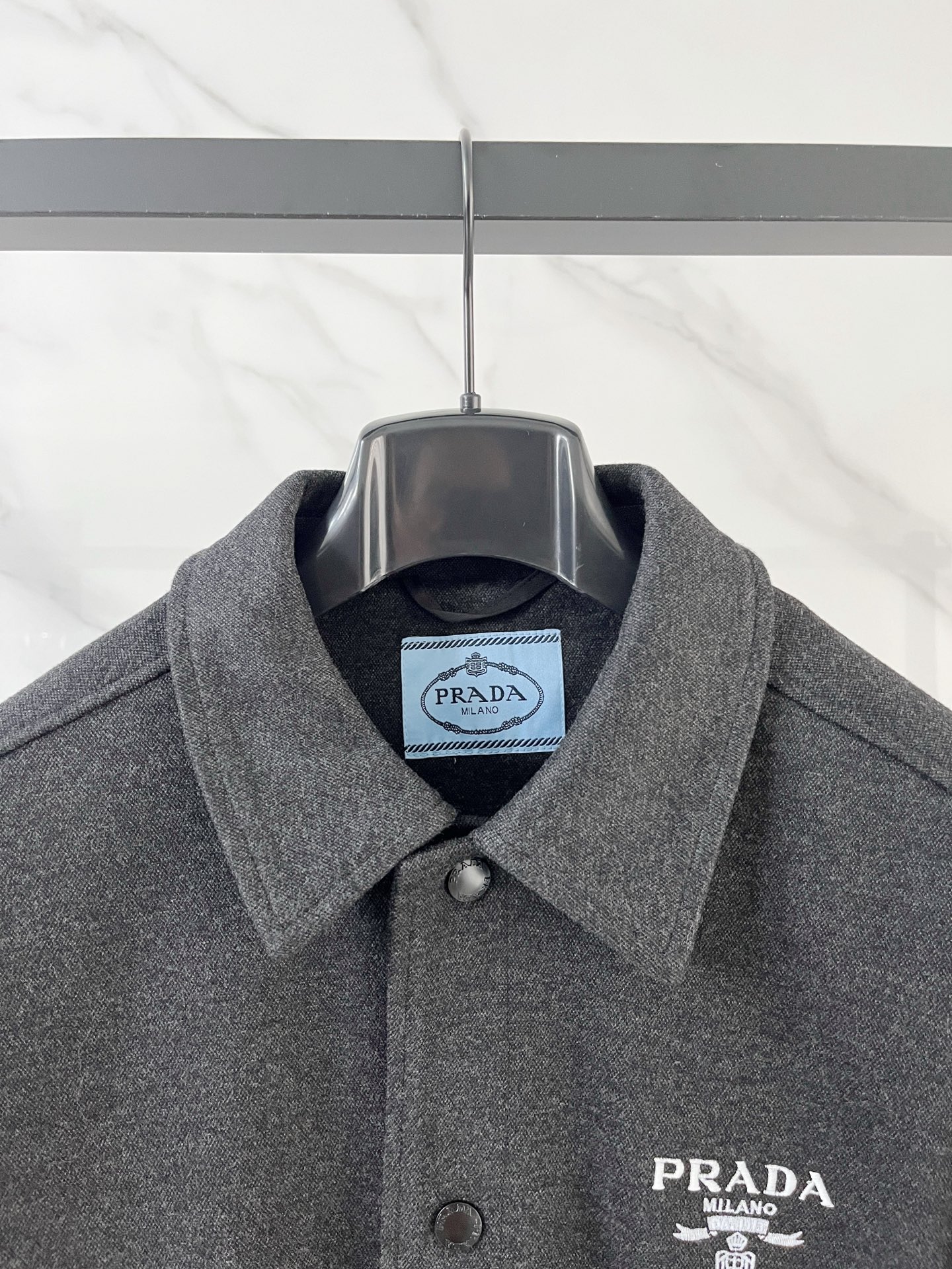 普拉达一套发售 独家首发❤️高端原单品质老钱风穿搭 重磅羊毛羊绒套装！飞行夹克拉链翻领羊绒外套搭配 直筒