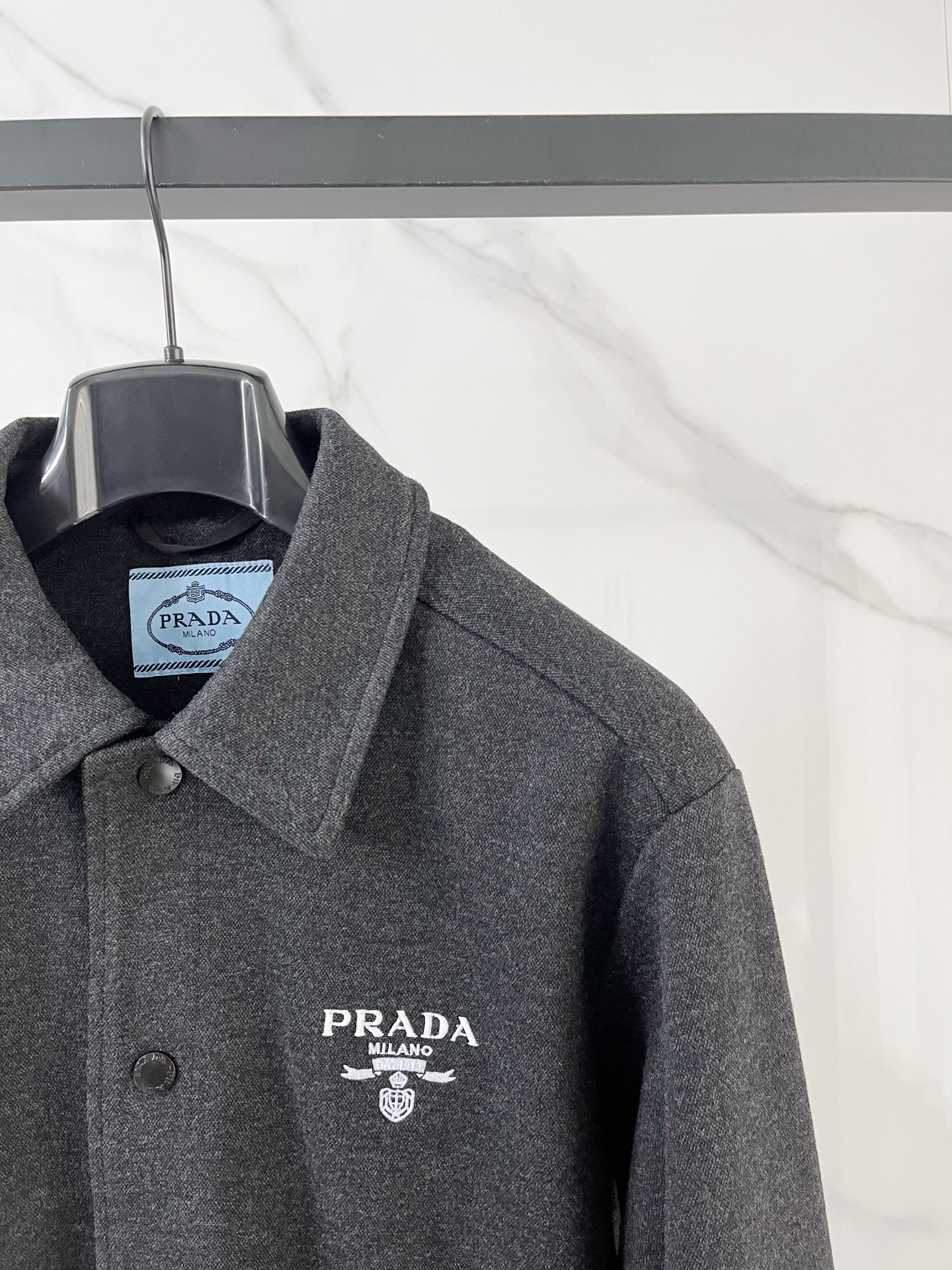 普拉达一套发售 独家首发❤️高端原单品质老钱风穿搭 重磅羊毛羊绒套装！飞行夹克拉链翻领羊绒外套搭配 直筒