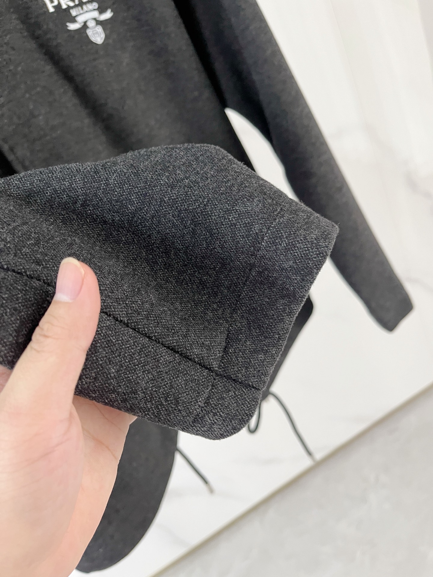 普拉达一套发售 独家首发❤️高端原单品质老钱风穿搭 重磅羊毛羊绒套装！飞行夹克拉链翻领羊绒外套搭配 直筒