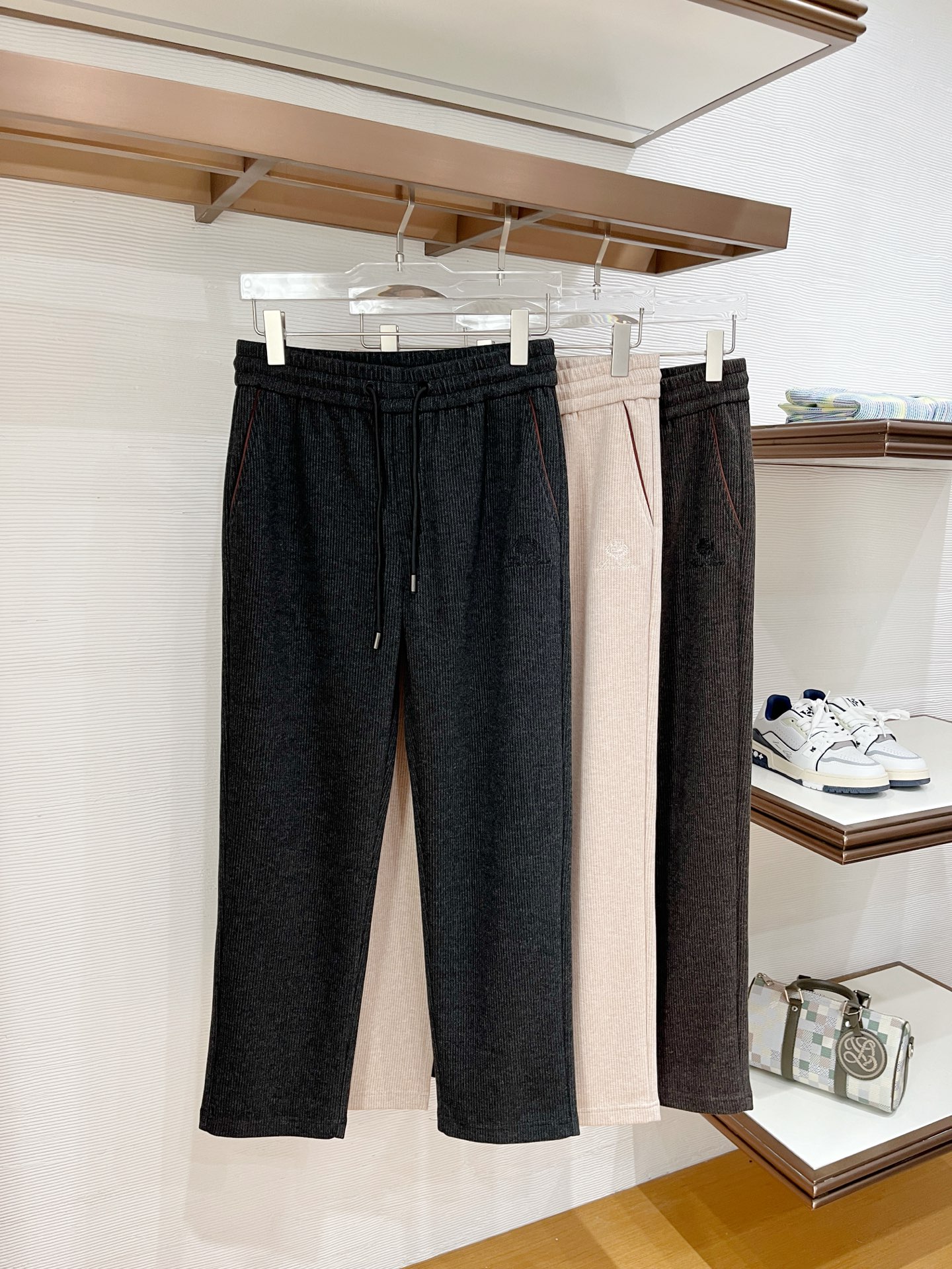 Lo*ro Pi*na诺 u翩雅 2025秋冬 全品相订单，保暖有型 羊毛呢混纺松紧腰直脚休闲裤 经典百