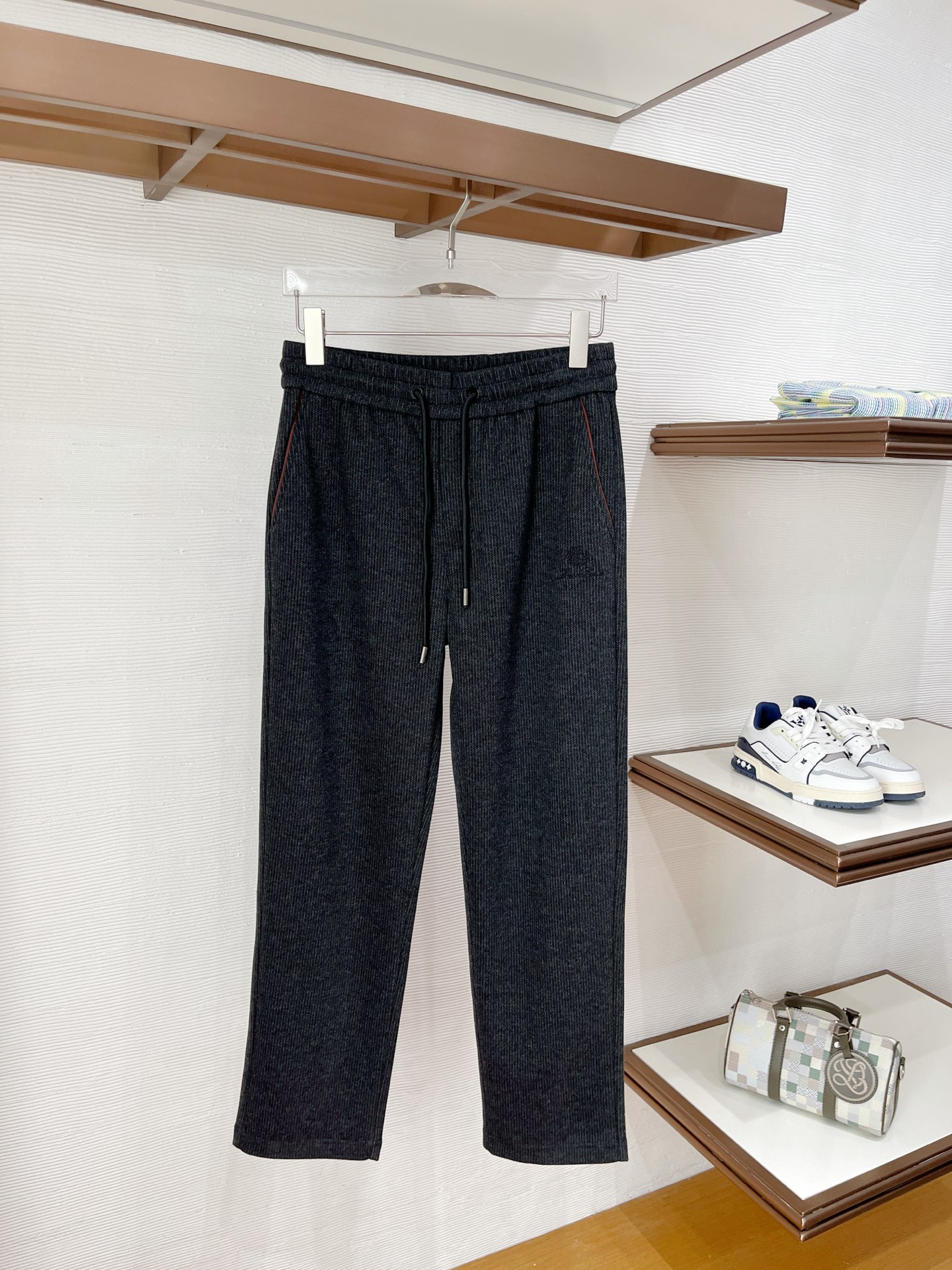 Lo*ro Pi*na诺 u翩雅 2025秋冬 全品相订单，保暖有型 羊毛呢混纺松紧腰直脚休闲裤 经典百