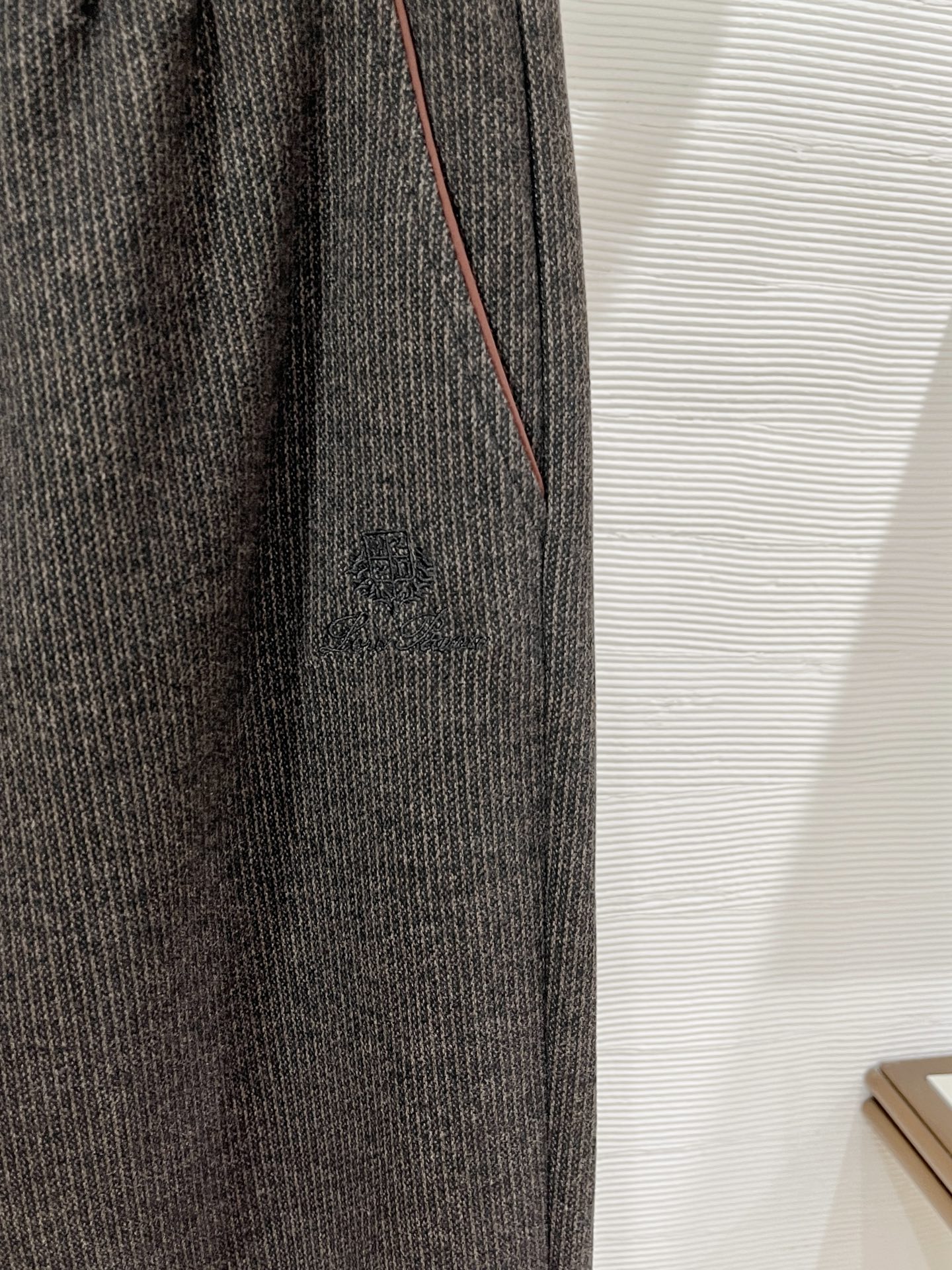 Lo*ro Pi*na诺 u翩雅 2025秋冬 全品相订单，保暖有型 羊毛呢混纺松紧腰直脚休闲裤 经典百