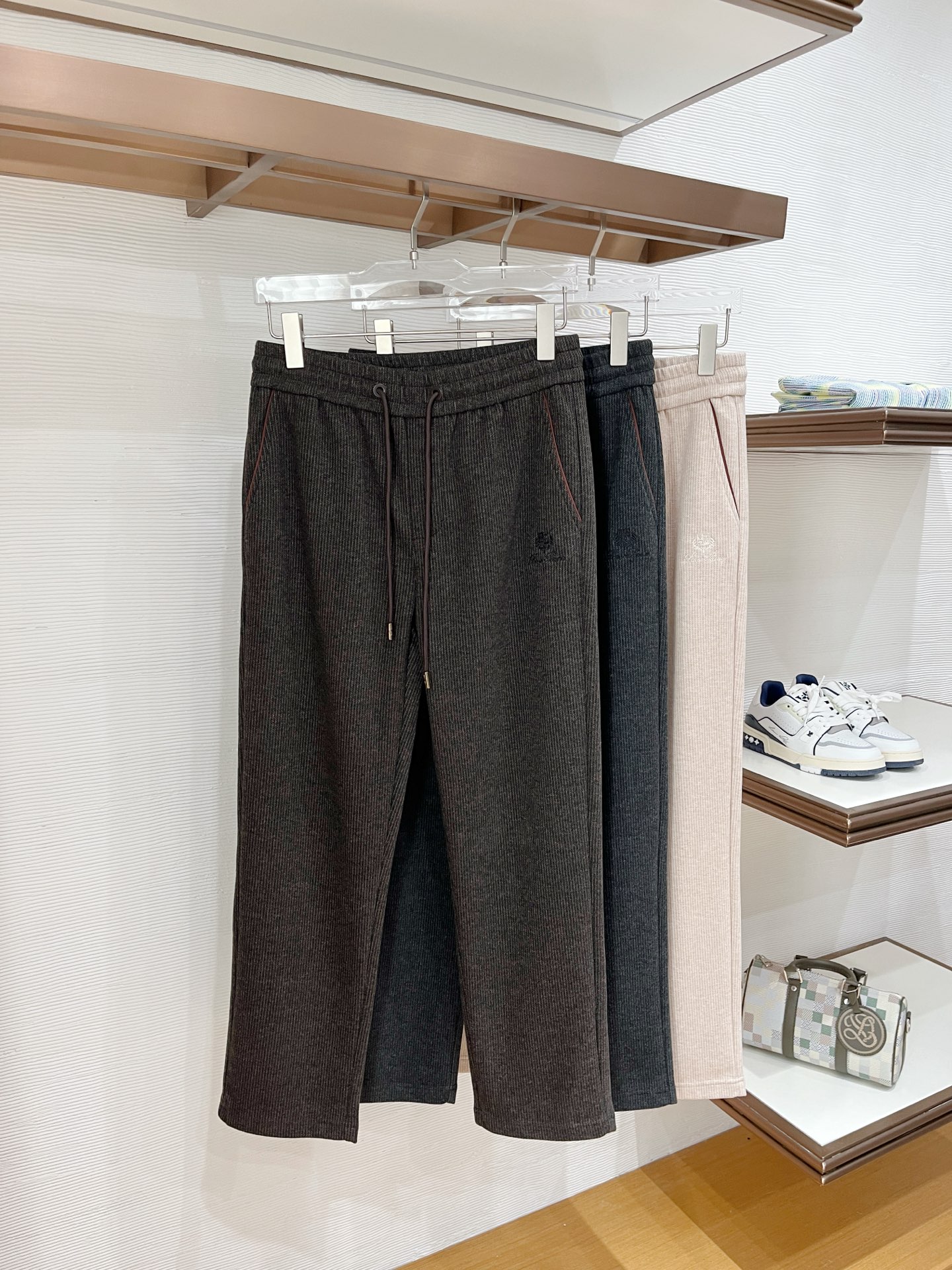 Lo*ro Pi*na诺 u翩雅 2025秋冬 全品相订单，保暖有型 羊毛呢混纺松紧腰直脚休闲裤 经典百