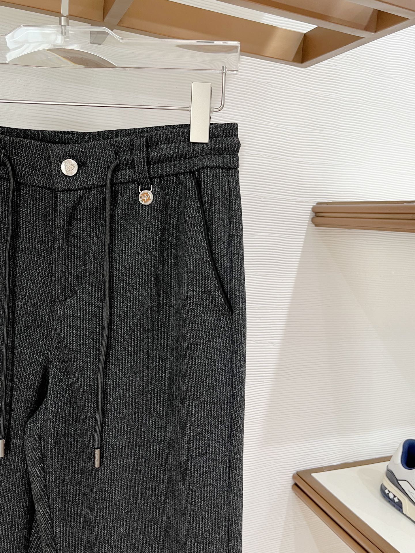 Lo*ro Pi*na诺 u翩雅 2025秋冬 全品相订单，保暖有型 羊毛呢混纺松紧腰直脚休闲裤 经典百