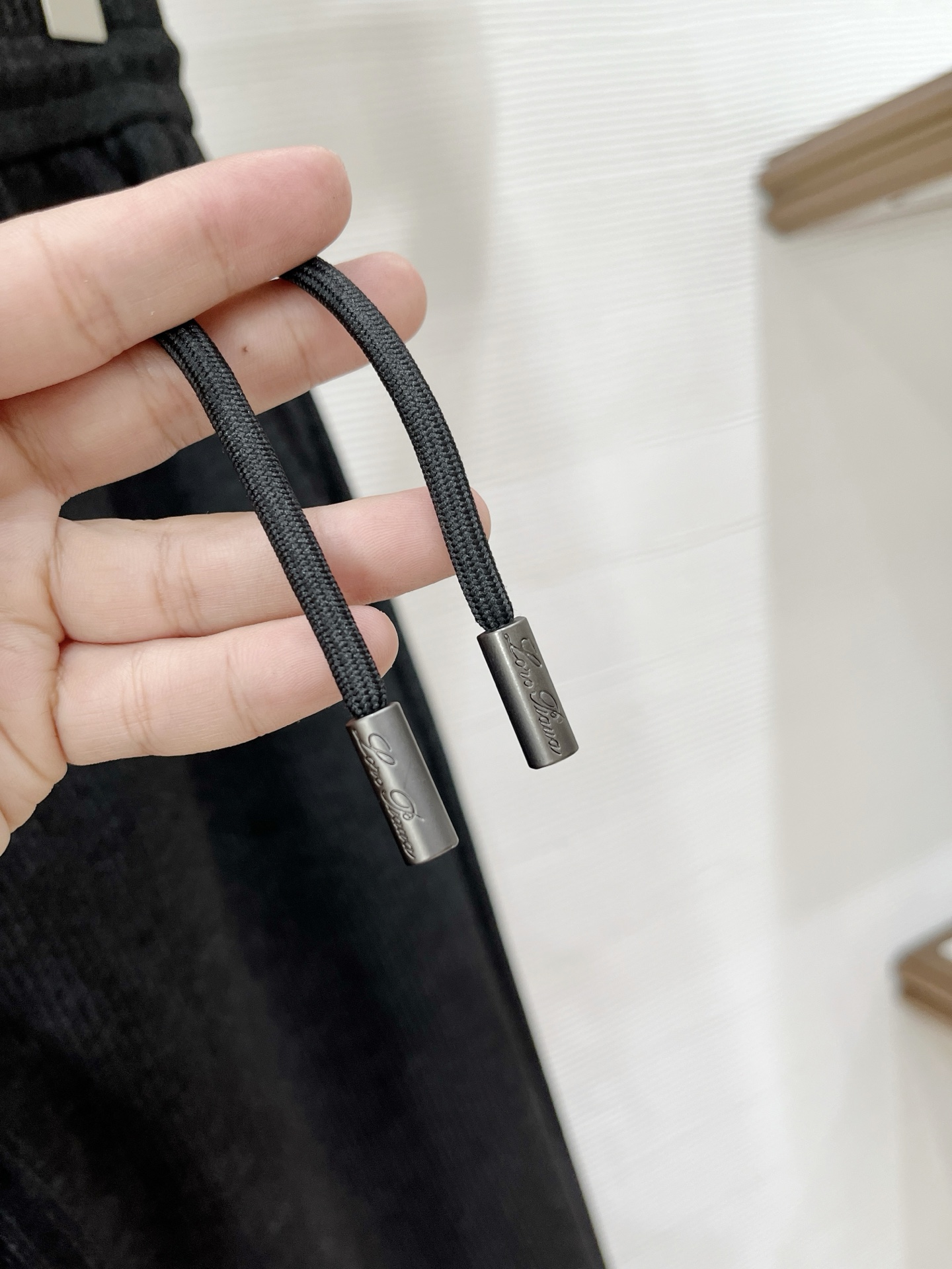 Lo*ro Pi*na诺 u翩雅 2025秋冬 全品相订单，保暖有型 羊毛呢混纺松紧腰直脚休闲裤 经典百