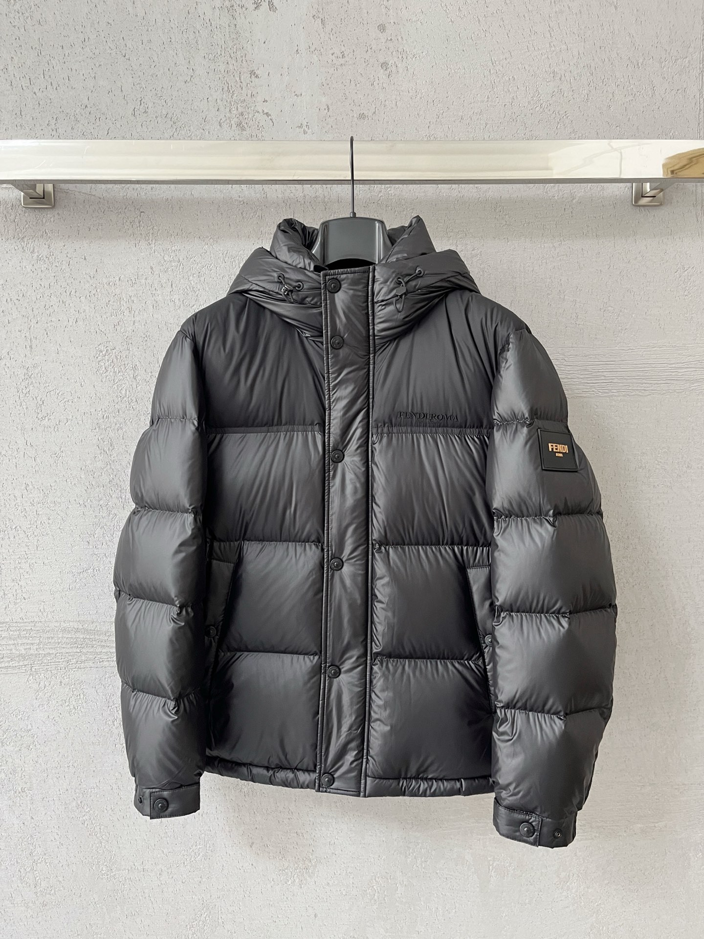 NO:684839,.95 down FD down jacket 2025 latest fashion designer down jacket. Every detail shows craftsmanship and enough advanced structural tailoring design changes to show men's diverse image changes. It is slim and neat, and tailored to meet the current popular multi-layered outfits. Versatile style for life. Code number 12345,, jackets & coats, down jacket,19860909.95绒 FD 羽绒服2025最新款时尚设计师款羽绒外套.处处细节显工艺足够的高级结构性剪裁的设计改变来展现男士多样的形象变化,修身利落、剪裁合体,满足时下正流行的多层次穿搭,生活百搭款式 码数12345,,jackets & coats,down jacket,,Men's clothing