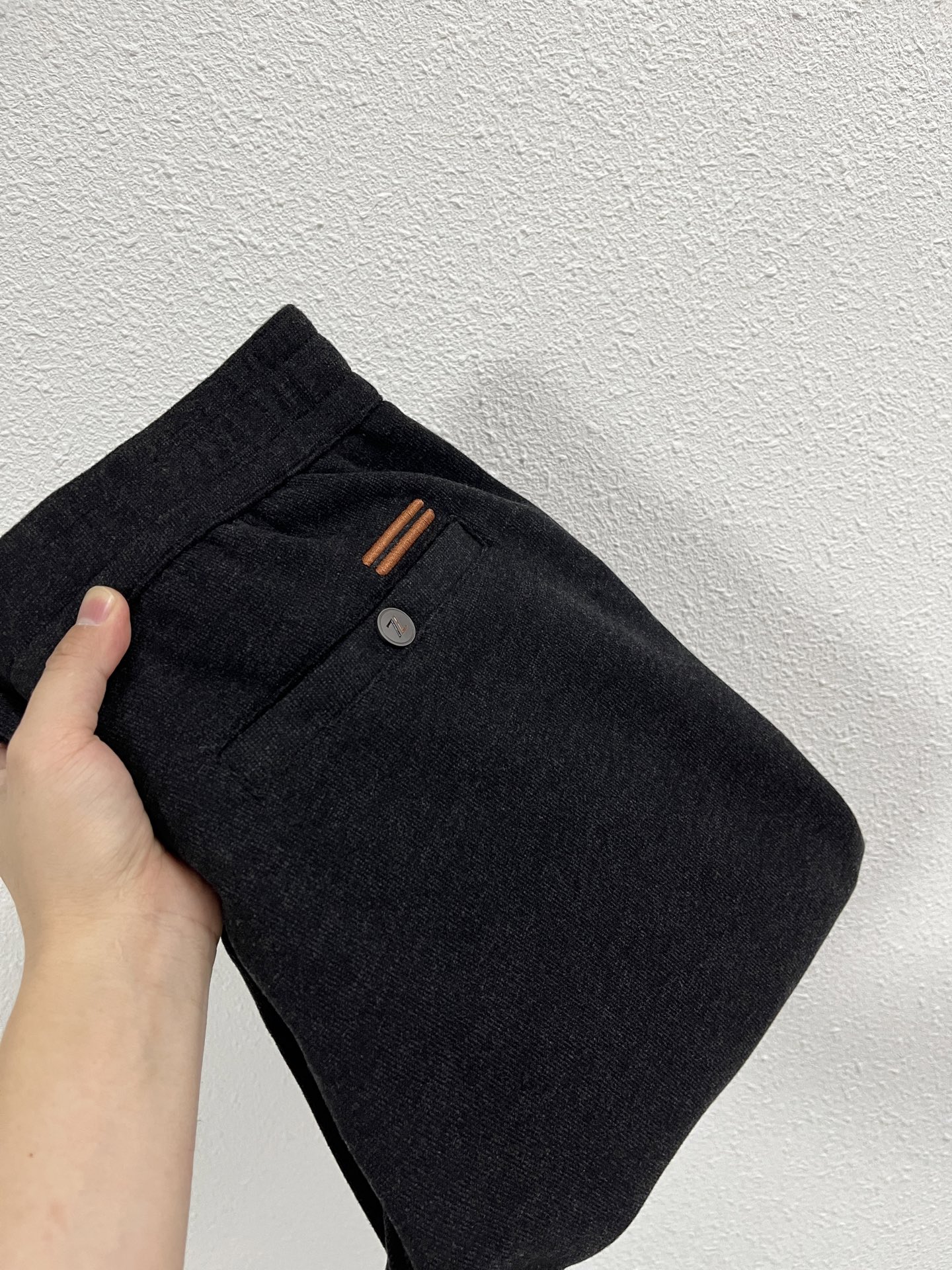 Zz杰尼*亚🔥秋冬新款男士直筒运动裤，羊绒羊毛混纺面料、三标齐、松紧腰抽绳、两侧拉链口袋设计，合体的裁剪