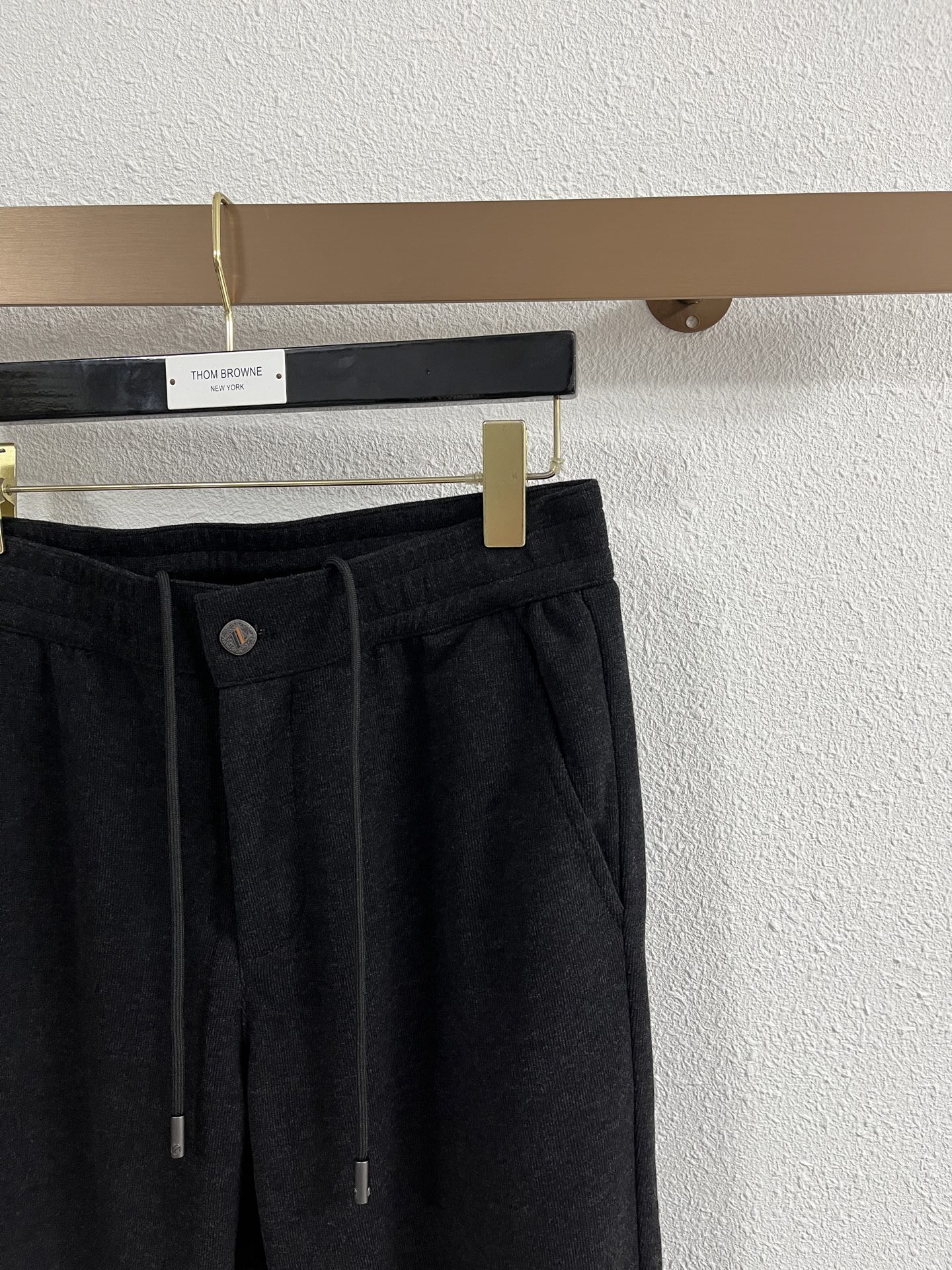 Zz杰尼*亚🔥秋冬新款男士直筒运动裤，羊绒羊毛混纺面料、三标齐、松紧腰抽绳、两侧拉链口袋设计，合体的裁剪