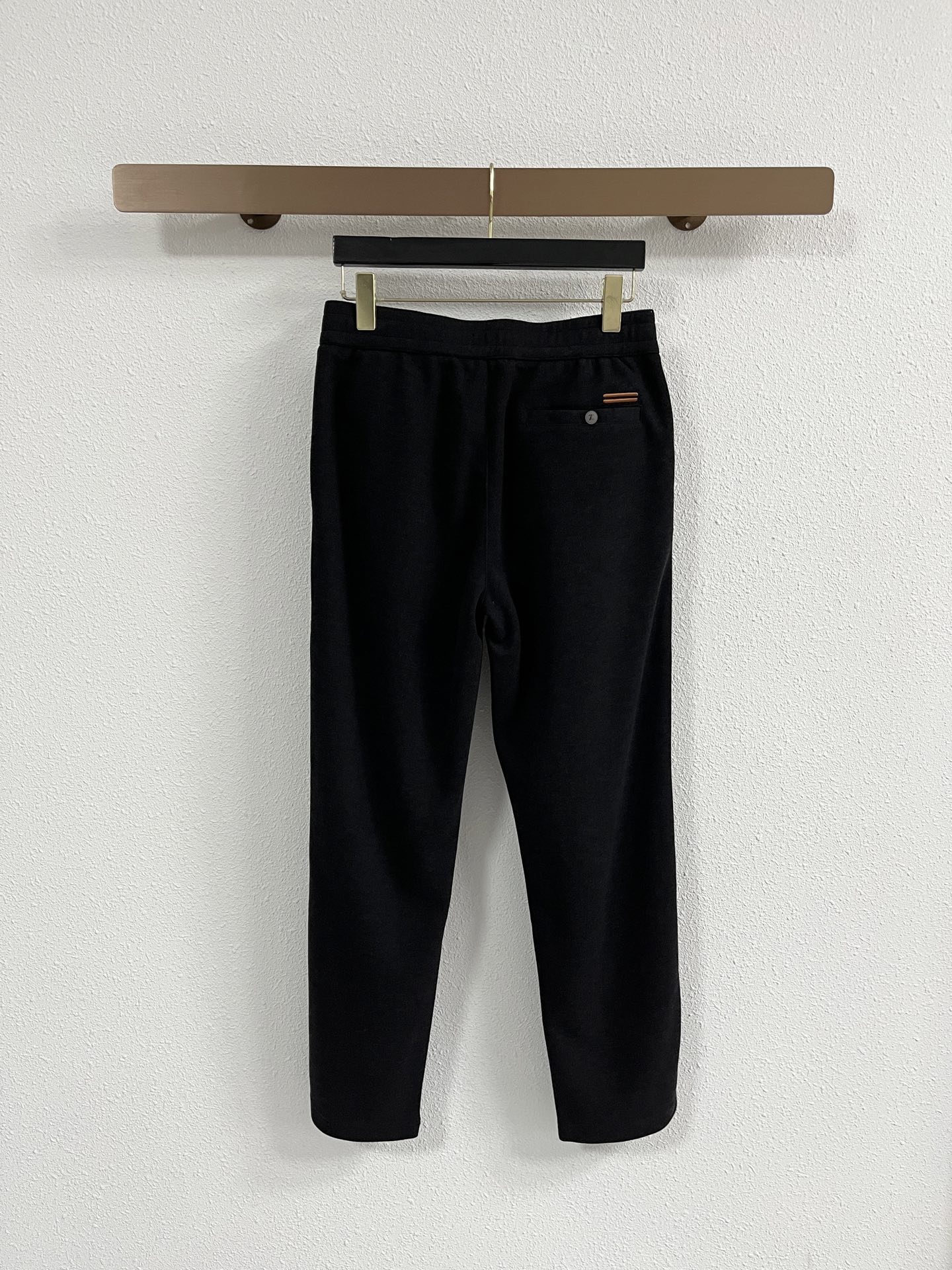 Zz杰尼*亚🔥秋冬新款男士直筒运动裤，羊绒羊毛混纺面料、三标齐、松紧腰抽绳、两侧拉链口袋设计，合体的裁剪