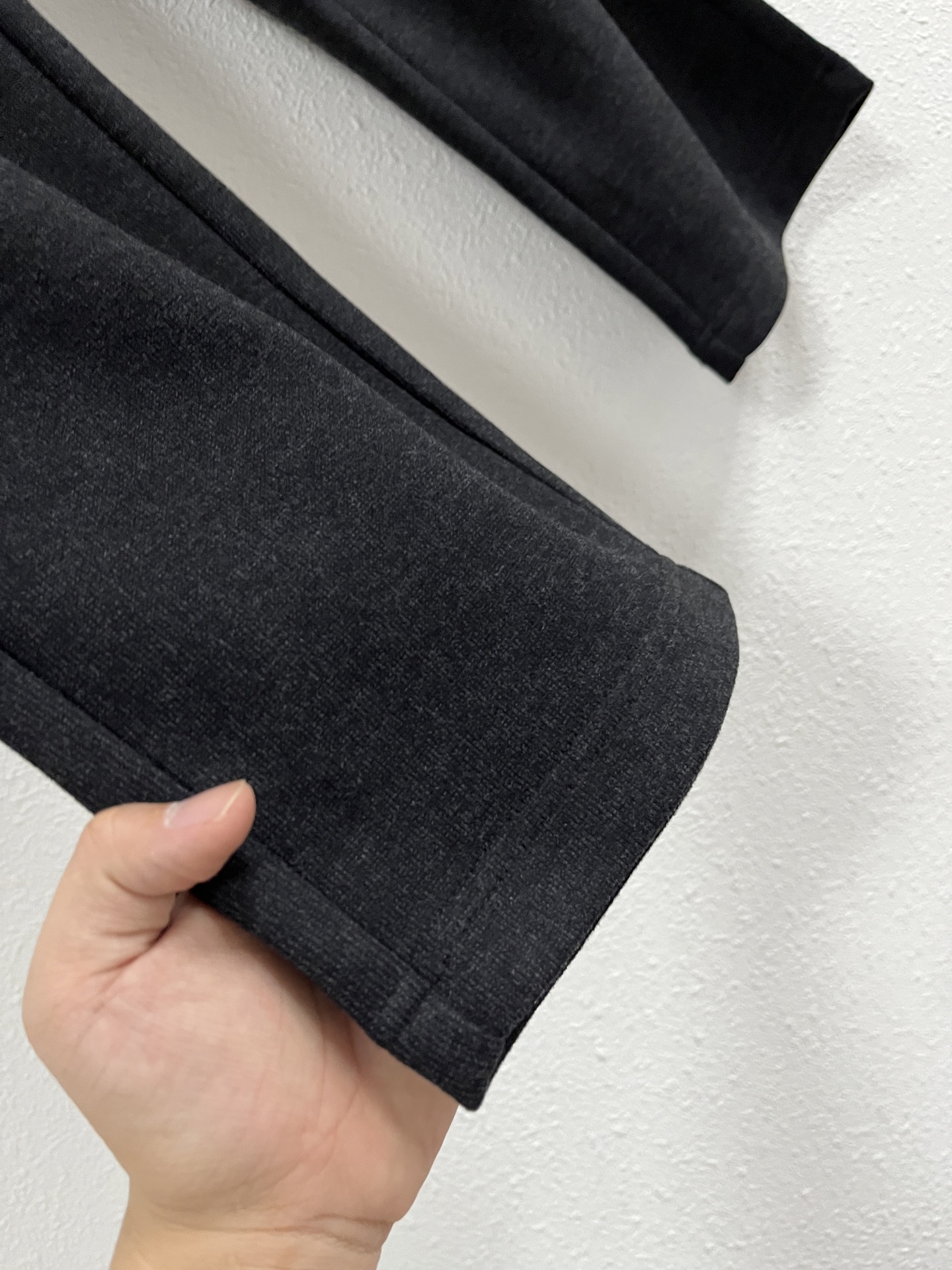 Zz杰尼*亚🔥秋冬新款男士直筒运动裤，羊绒羊毛混纺面料、三标齐、松紧腰抽绳、两侧拉链口袋设计，合体的裁剪