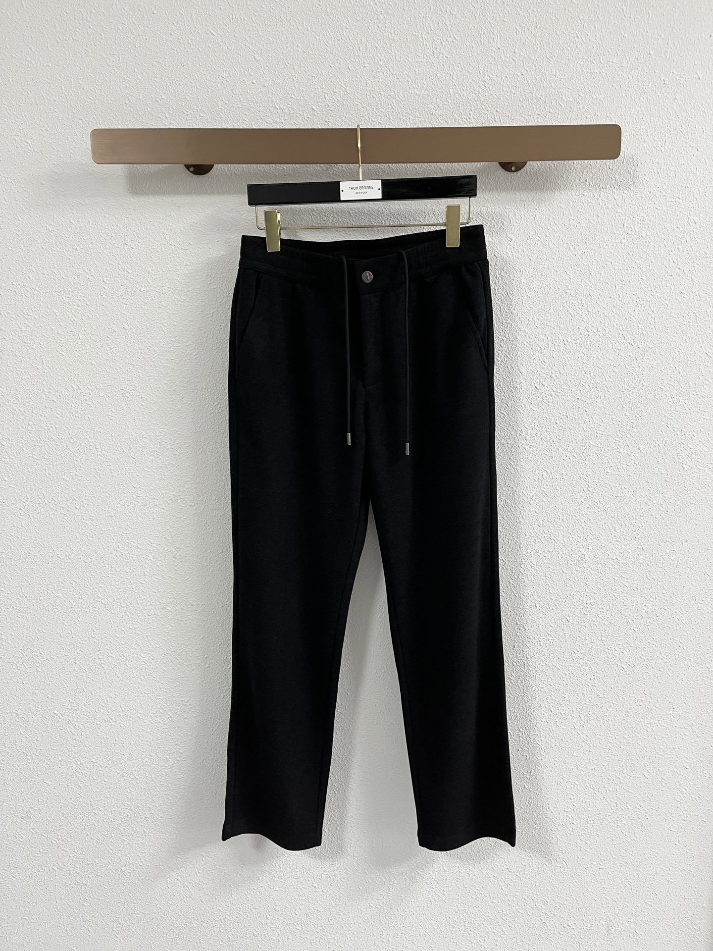 Zz杰尼*亚🔥秋冬新款男士直筒运动裤，羊绒羊毛混纺面料、三标齐、松紧腰抽绳、两侧拉链口袋设计，合体的裁剪