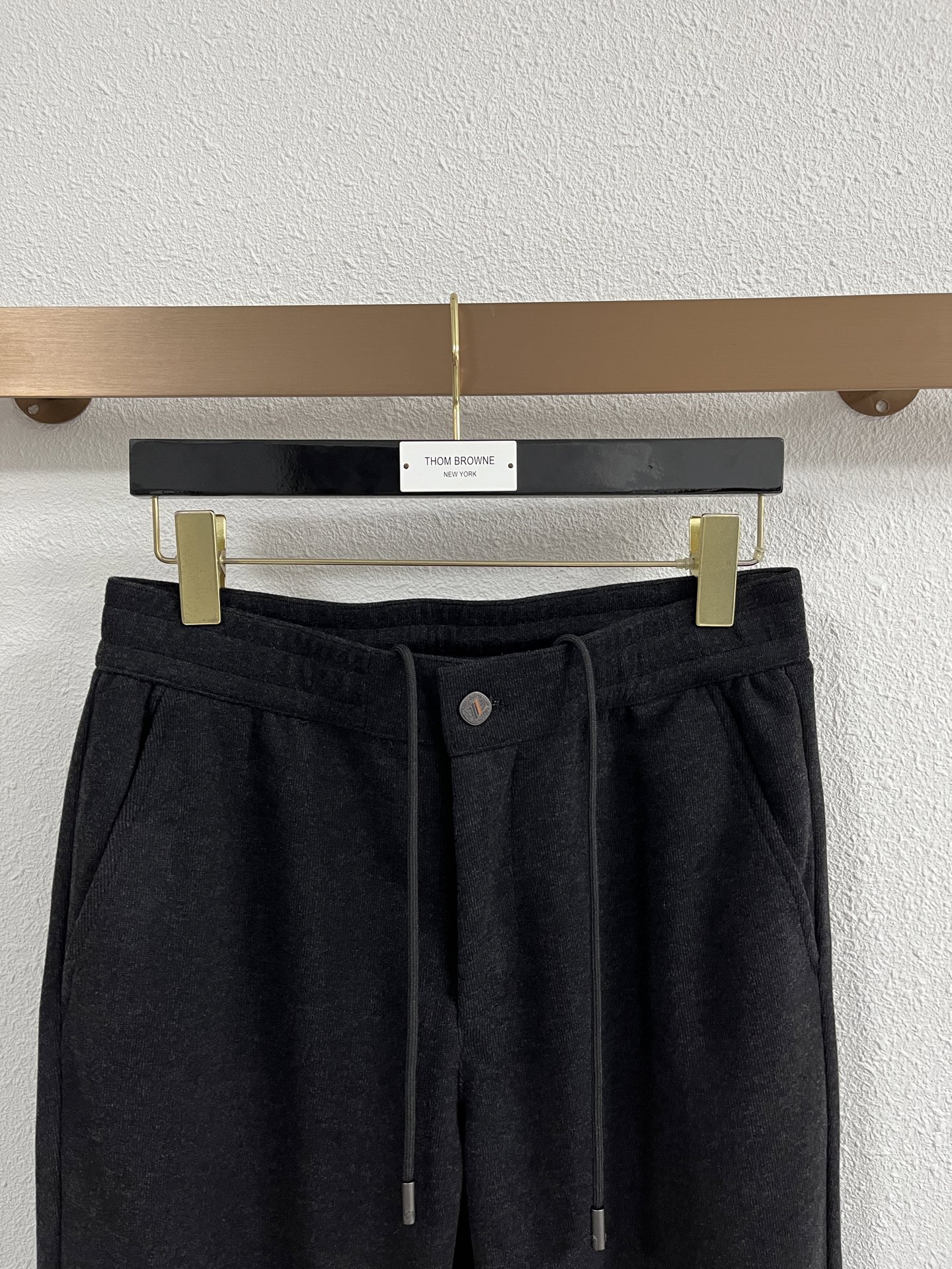 Zz杰尼*亚🔥秋冬新款男士直筒运动裤，羊绒羊毛混纺面料、三标齐、松紧腰抽绳、两侧拉链口袋设计，合体的裁剪