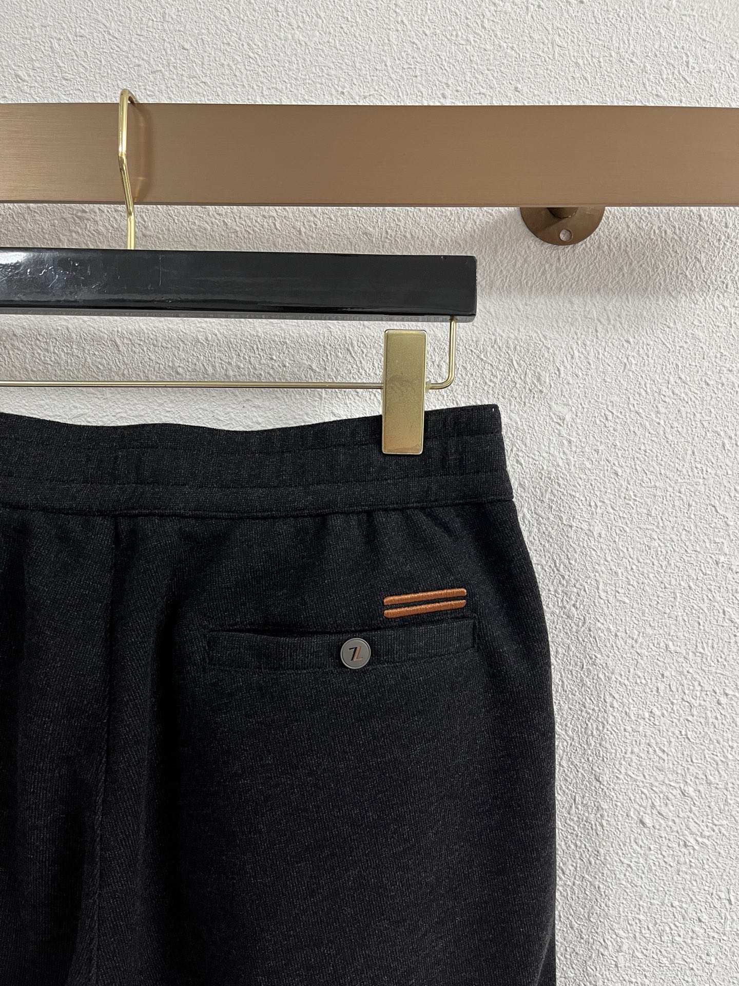 Zz杰尼*亚🔥秋冬新款男士直筒运动裤，羊绒羊毛混纺面料、三标齐、松紧腰抽绳、两侧拉链口袋设计，合体的裁剪