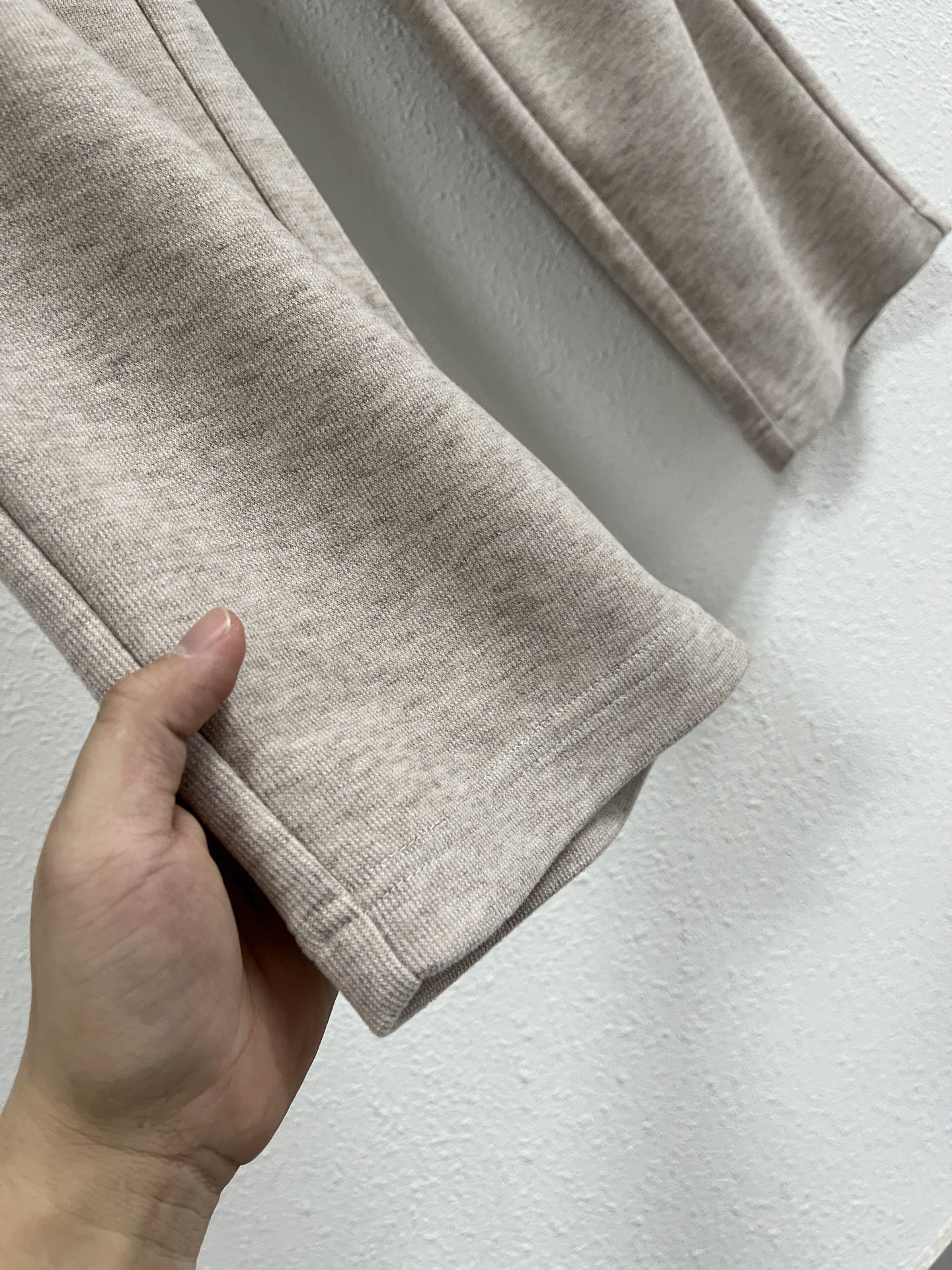 Zz杰尼*亚🔥秋冬新款男士直筒运动裤，羊绒羊毛混纺面料、三标齐、松紧腰抽绳、两侧拉链口袋设计，合体的裁剪