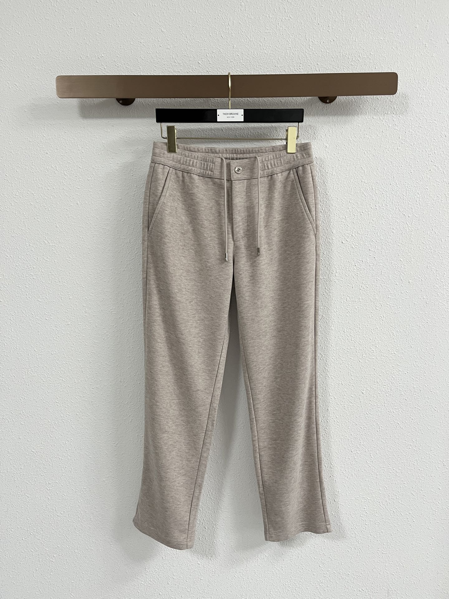 Zz杰尼*亚🔥秋冬新款男士直筒运动裤，羊绒羊毛混纺面料、三标齐、松紧腰抽绳、两侧拉链口袋设计，合体的裁剪