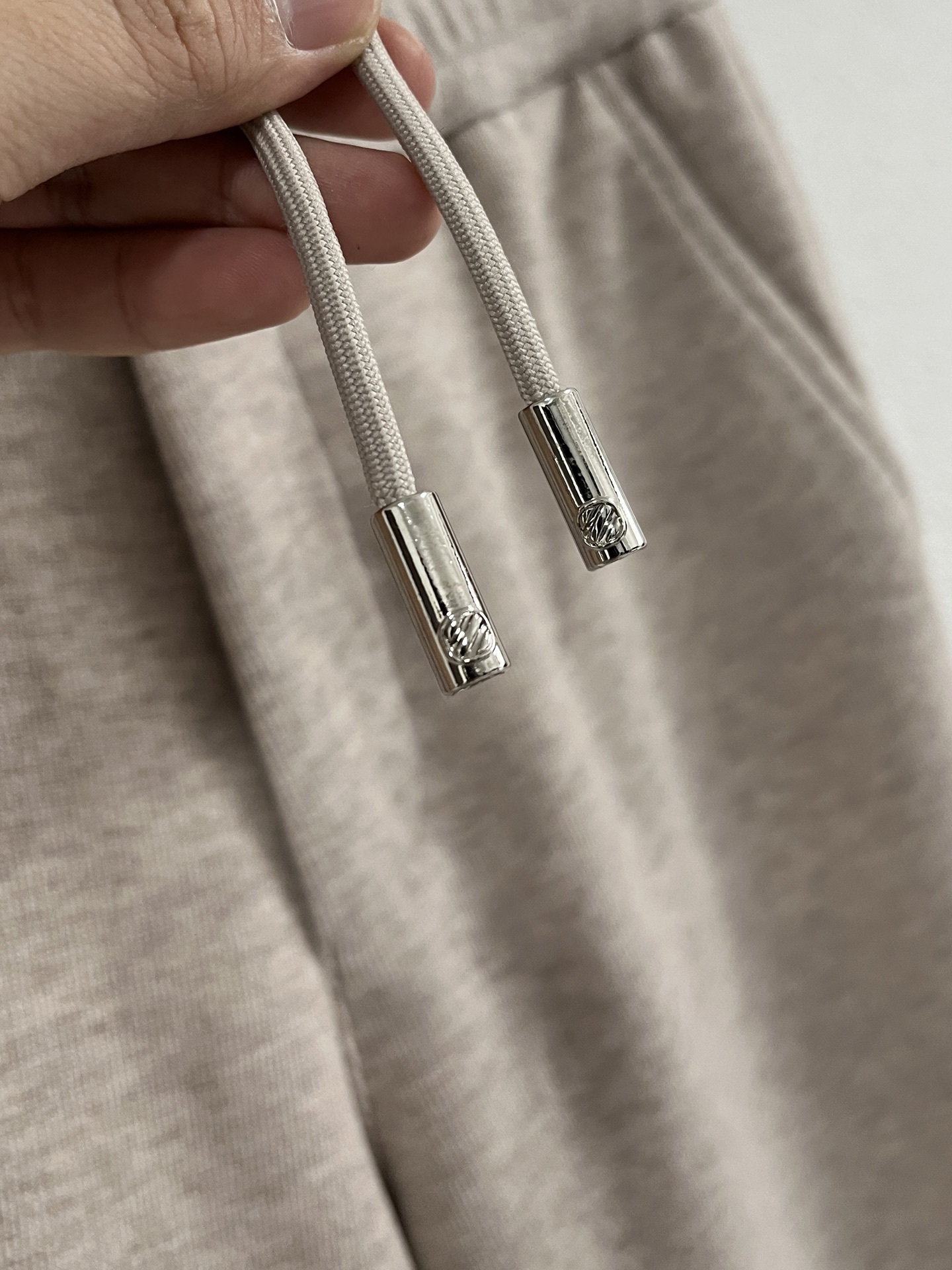 Zz杰尼*亚🔥秋冬新款男士直筒运动裤，羊绒羊毛混纺面料、三标齐、松紧腰抽绳、两侧拉链口袋设计，合体的裁剪