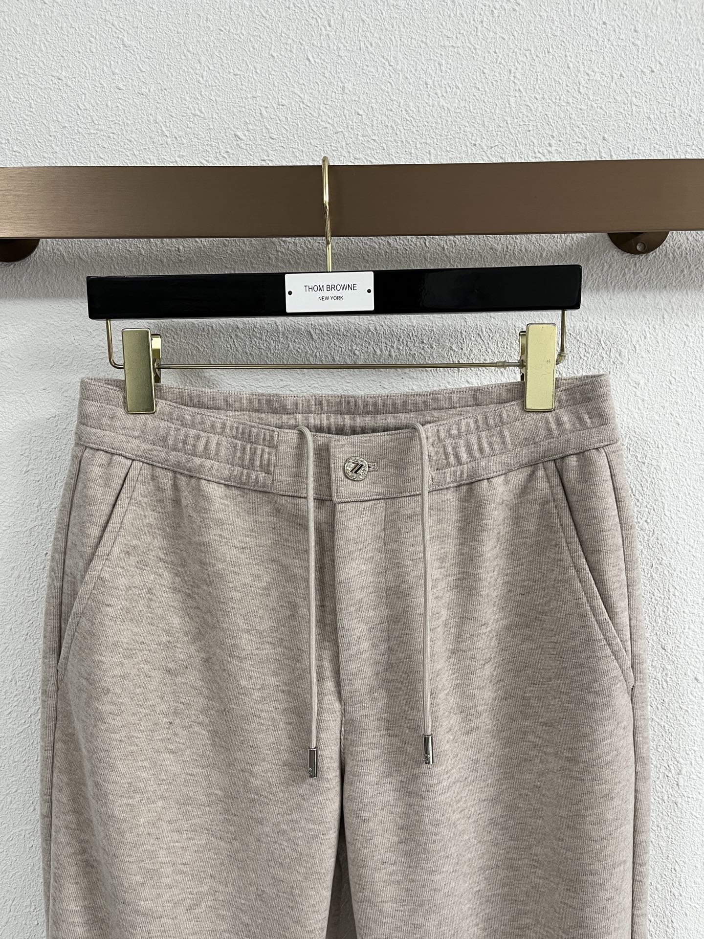 Zz杰尼*亚🔥秋冬新款男士直筒运动裤，羊绒羊毛混纺面料、三标齐、松紧腰抽绳、两侧拉链口袋设计，合体的裁剪