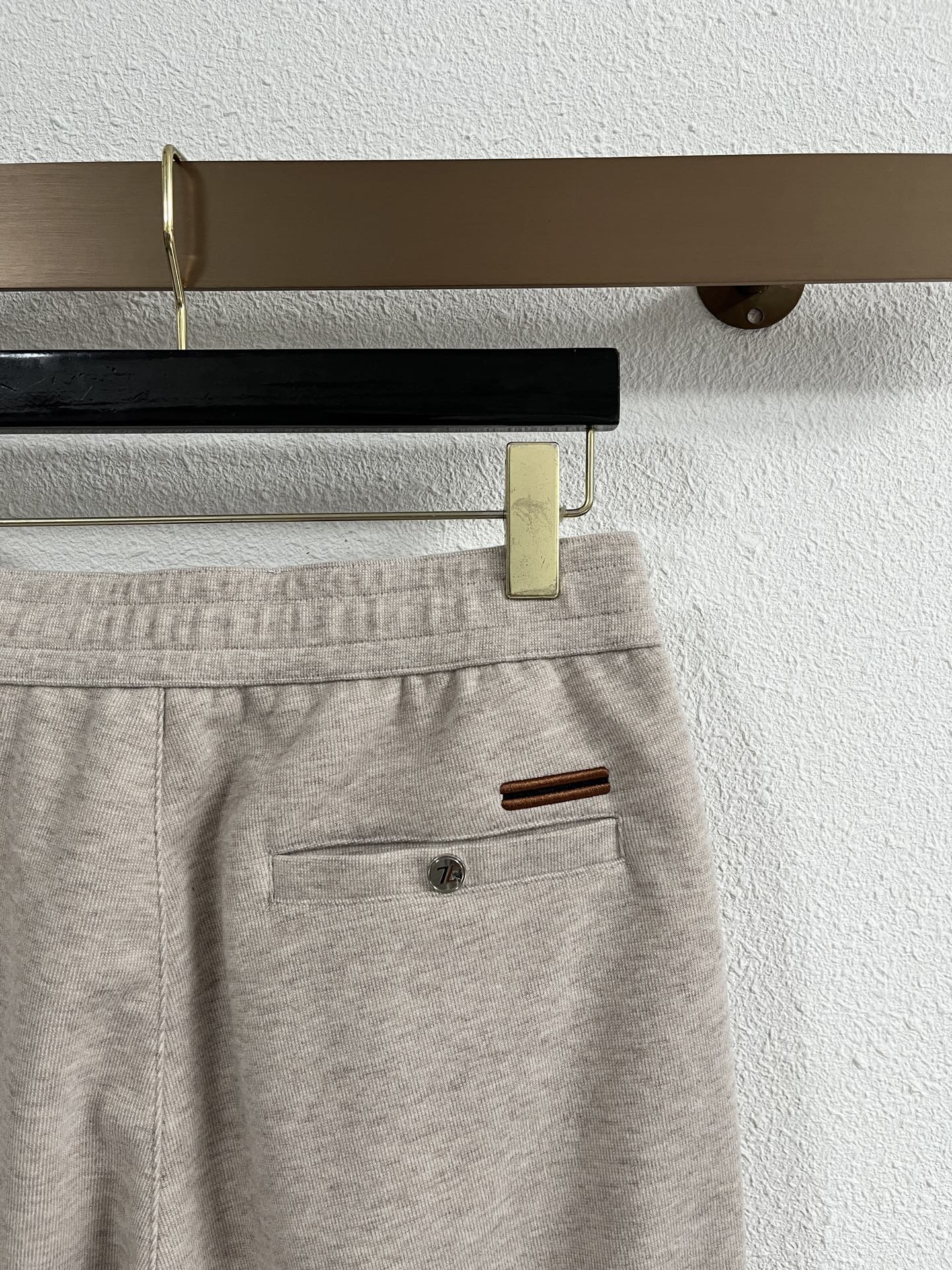 Zz杰尼*亚🔥秋冬新款男士直筒运动裤，羊绒羊毛混纺面料、三标齐、松紧腰抽绳、两侧拉链口袋设计，合体的裁剪