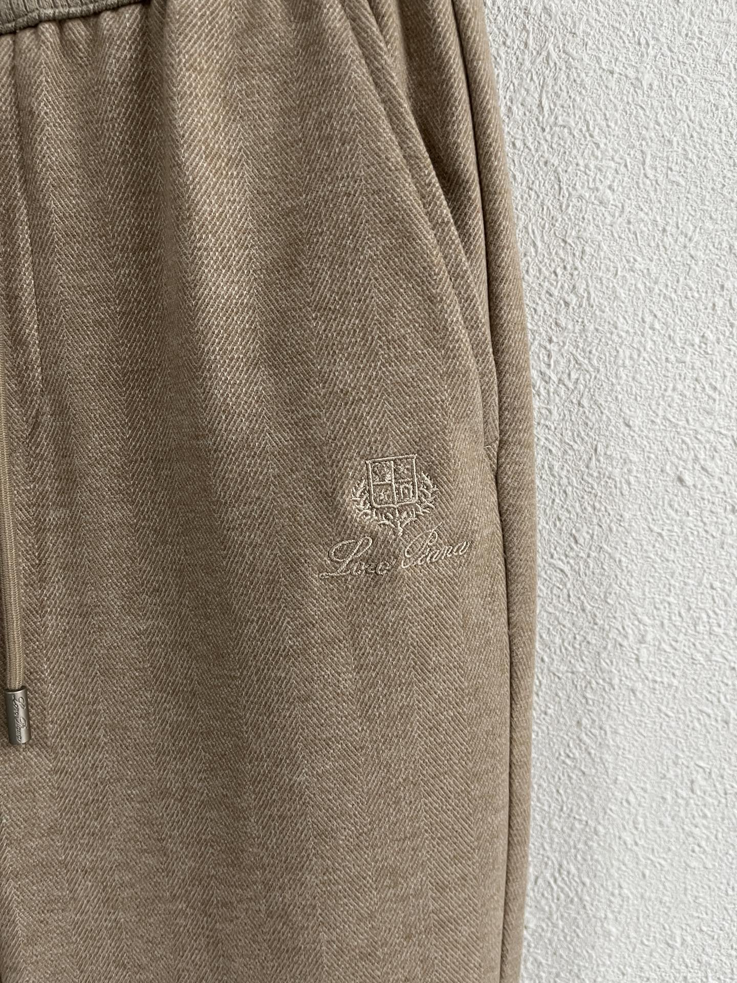 Lo*ro Pi*na诺 u翩雅 2025秋冬 全品相订单，保暖有型 羊毛呢混纺松紧腰直脚休闲裤 经典百