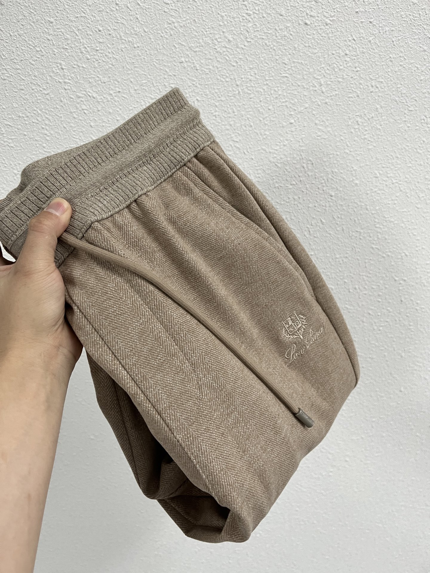 Lo*ro Pi*na诺 u翩雅 2025秋冬 全品相订单，保暖有型 羊毛呢混纺松紧腰直脚休闲裤 经典百