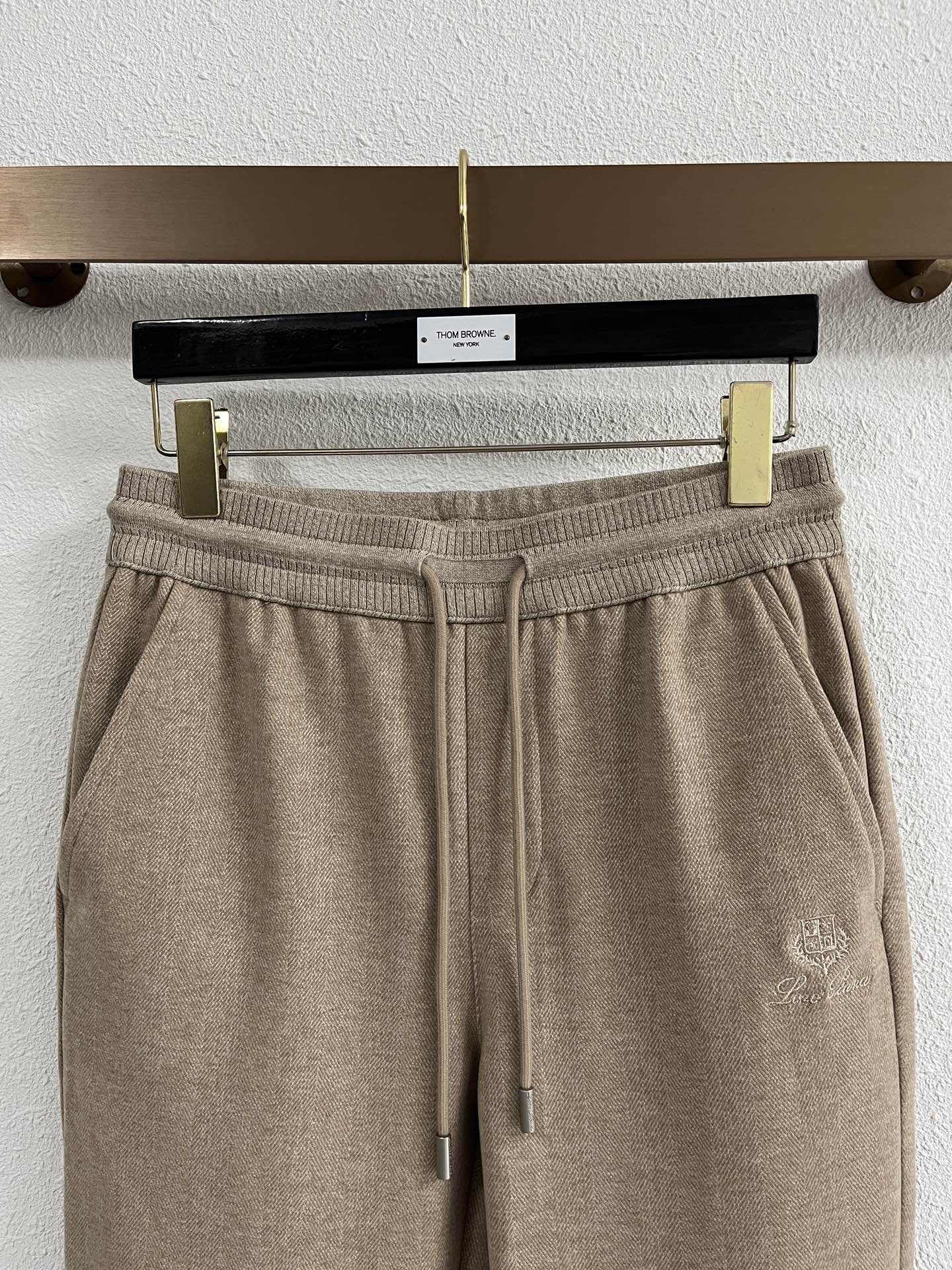 Lo*ro Pi*na诺 u翩雅 2025秋冬 全品相订单，保暖有型 羊毛呢混纺松紧腰直脚休闲裤 经典百