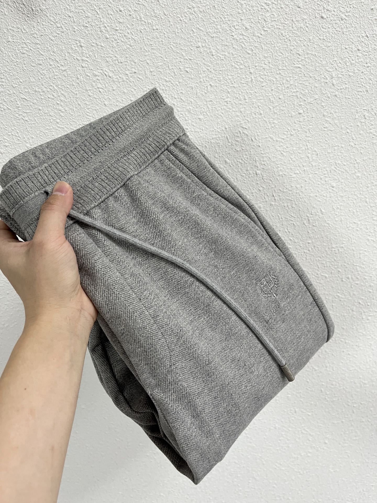 Lo*ro Pi*na诺 u翩雅 2025秋冬 全品相订单，保暖有型 羊毛呢混纺松紧腰直脚休闲裤 经典百