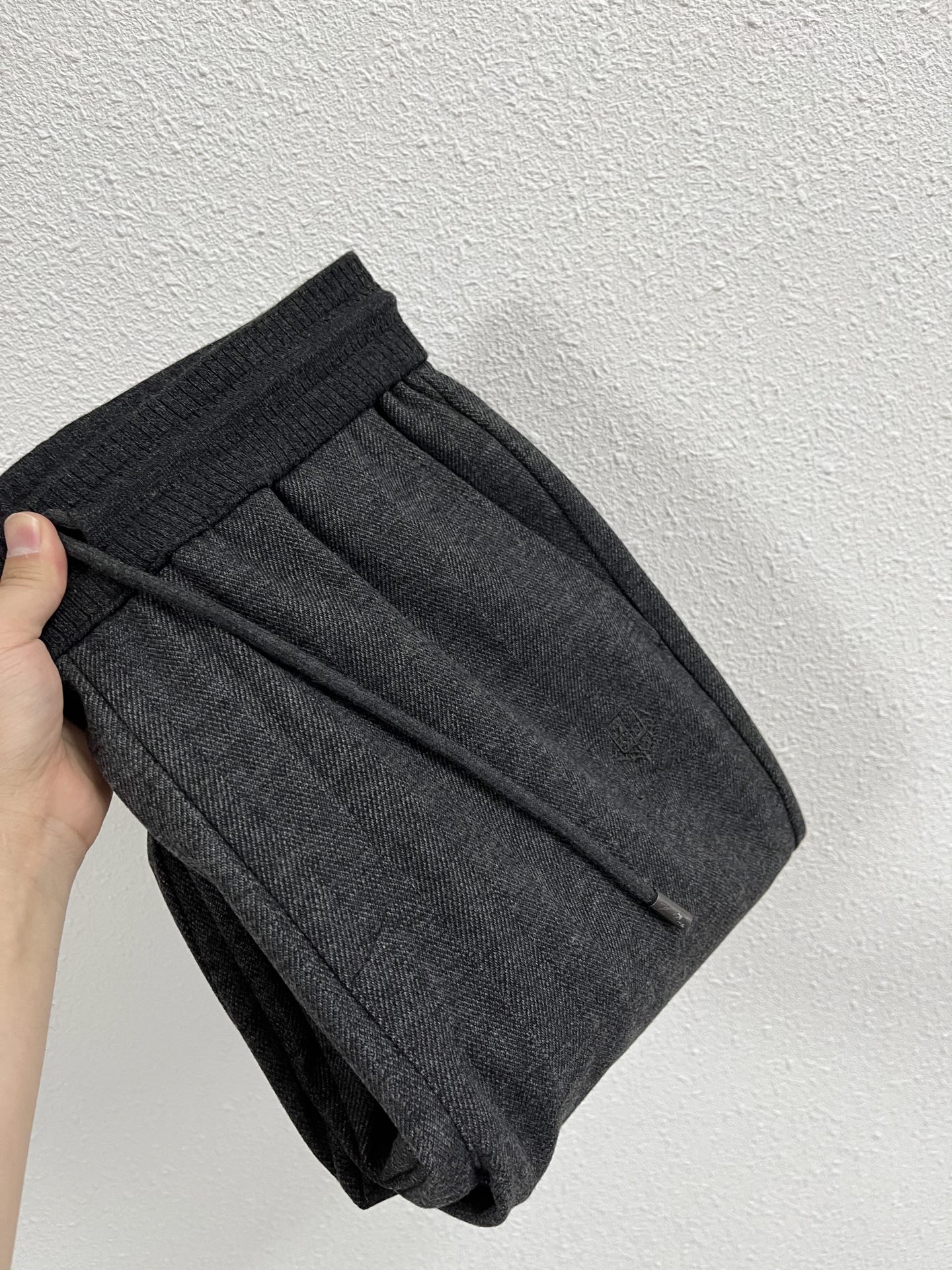 Lo*ro Pi*na诺 u翩雅 2025秋冬 全品相订单，保暖有型 羊毛呢混纺松紧腰直脚休闲裤 经典百