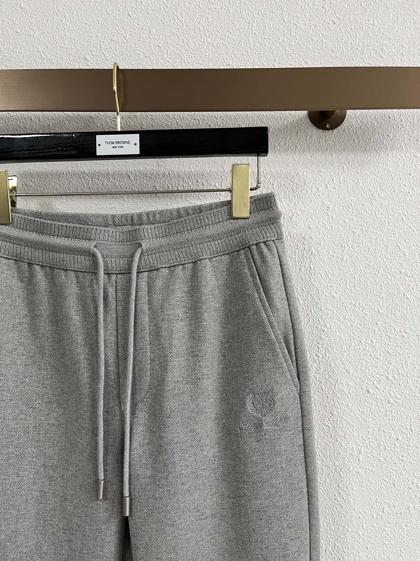 Lo*ro Pi*na诺 u翩雅 2025秋冬 全品相订单，保暖有型 羊毛呢混纺松紧腰直脚休闲裤 经典百