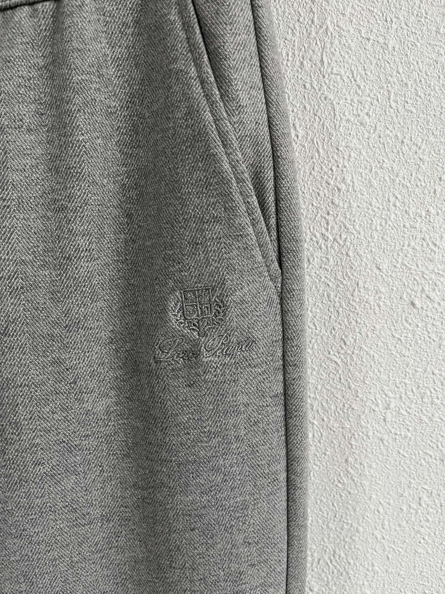 Lo*ro Pi*na诺 u翩雅 2025秋冬 全品相订单，保暖有型 羊毛呢混纺松紧腰直脚休闲裤 经典百