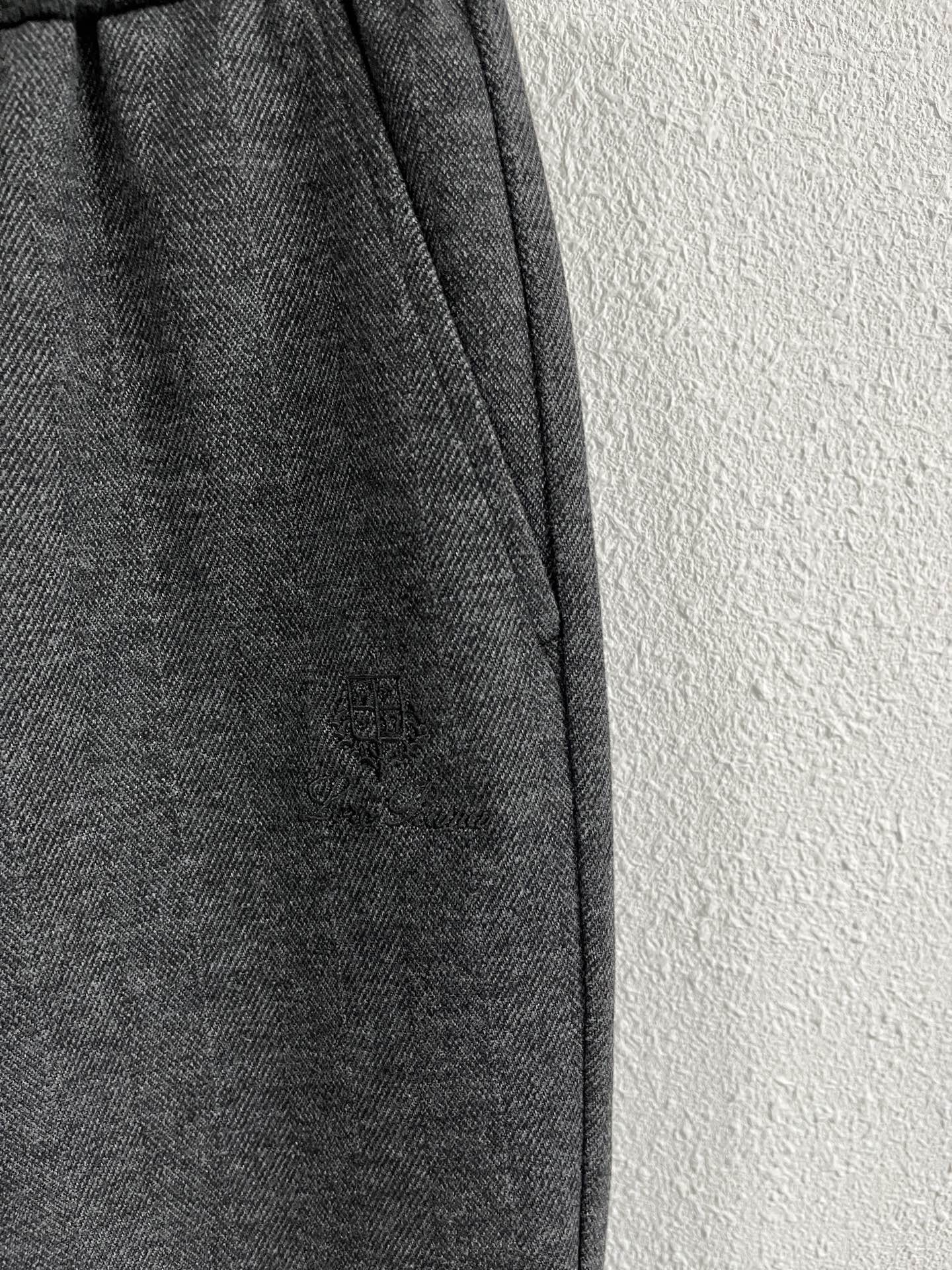 Lo*ro Pi*na诺 u翩雅 2025秋冬 全品相订单，保暖有型 羊毛呢混纺松紧腰直脚休闲裤 经典百