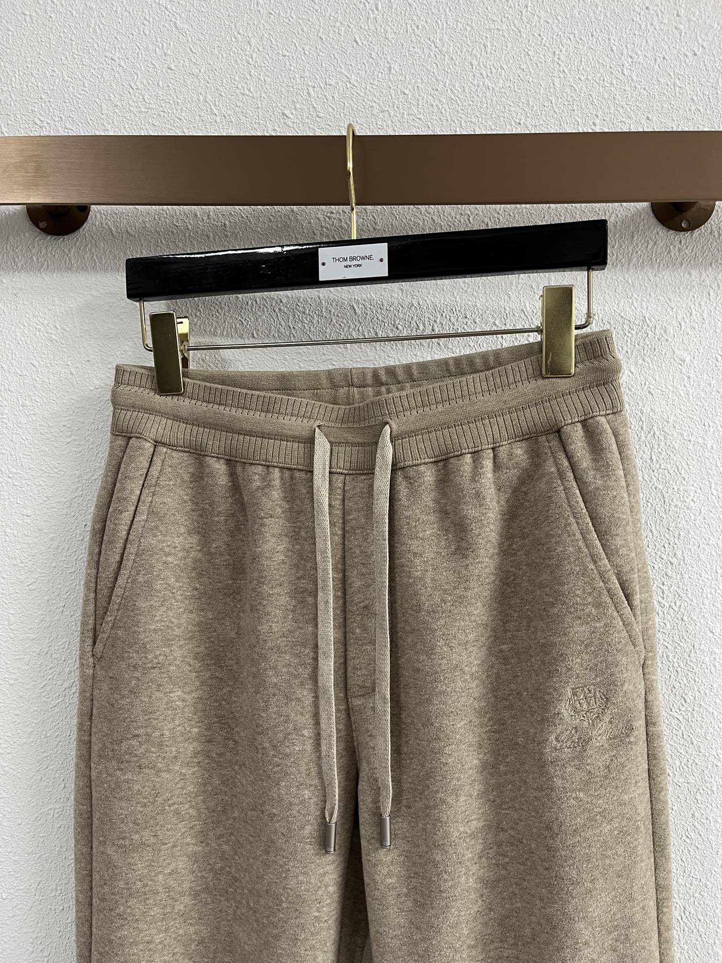 lp🆕 秋冬 ，保暖有型高密度毛巾面混纺松紧腰直脚休闲裤 经典百搭 标志刺绣的点缀，松紧腰抽绳 合体的剪