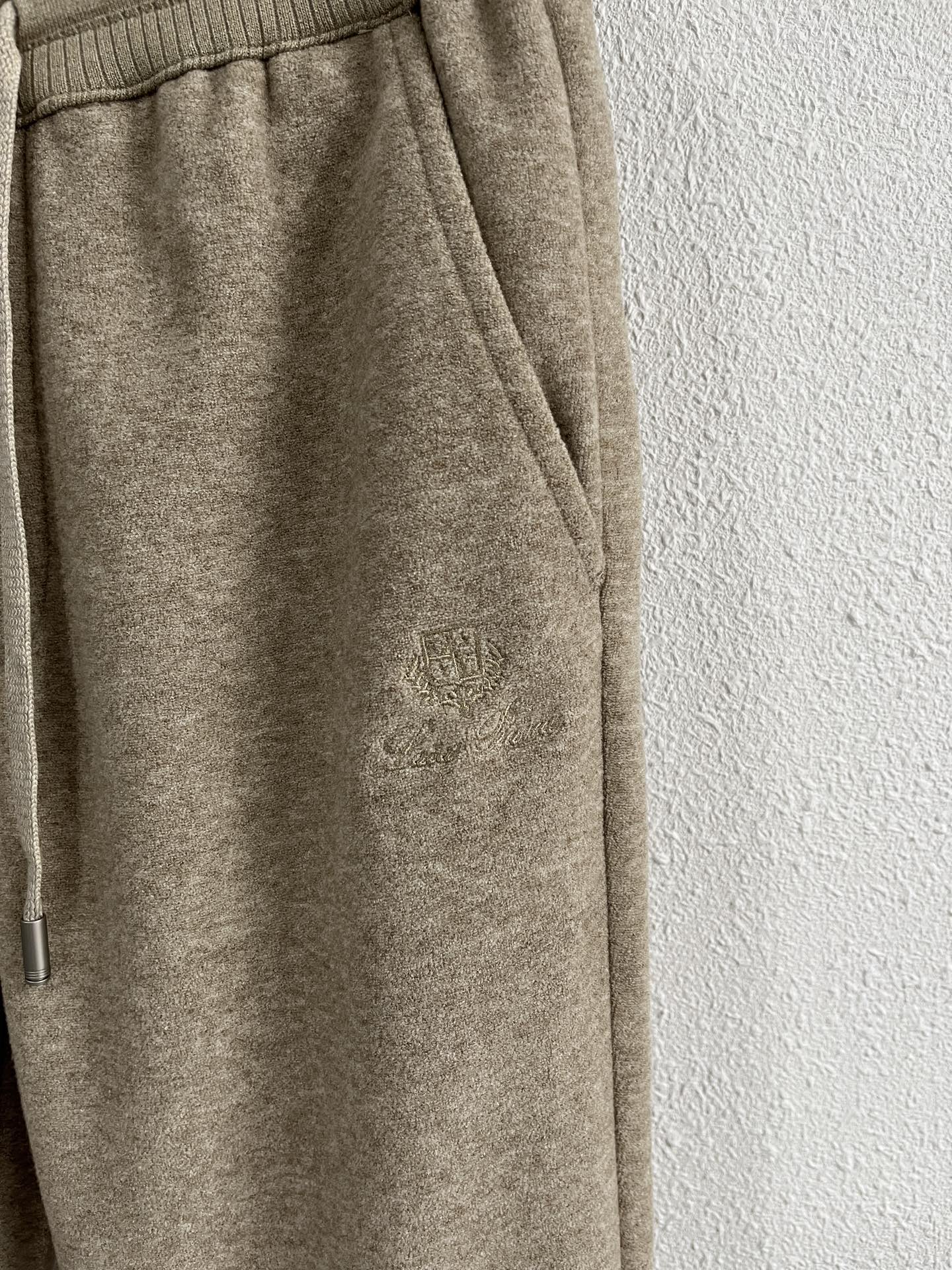 lp🆕 秋冬 ，保暖有型高密度毛巾面混纺松紧腰直脚休闲裤 经典百搭 标志刺绣的点缀，松紧腰抽绳 合体的剪