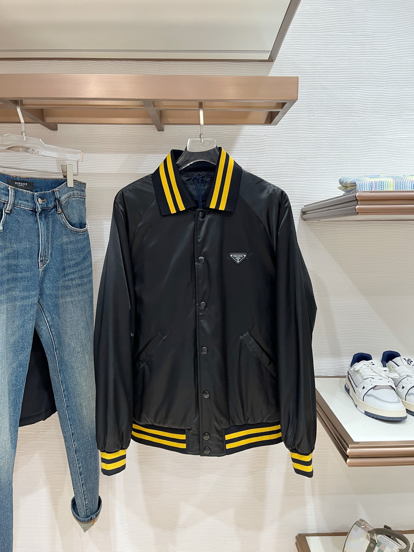 P350 Prada ¡El mismo modelo que el sitio web oficial, completo con tres estándares! ¡2026 nuevas chaquetas de otoño e i…